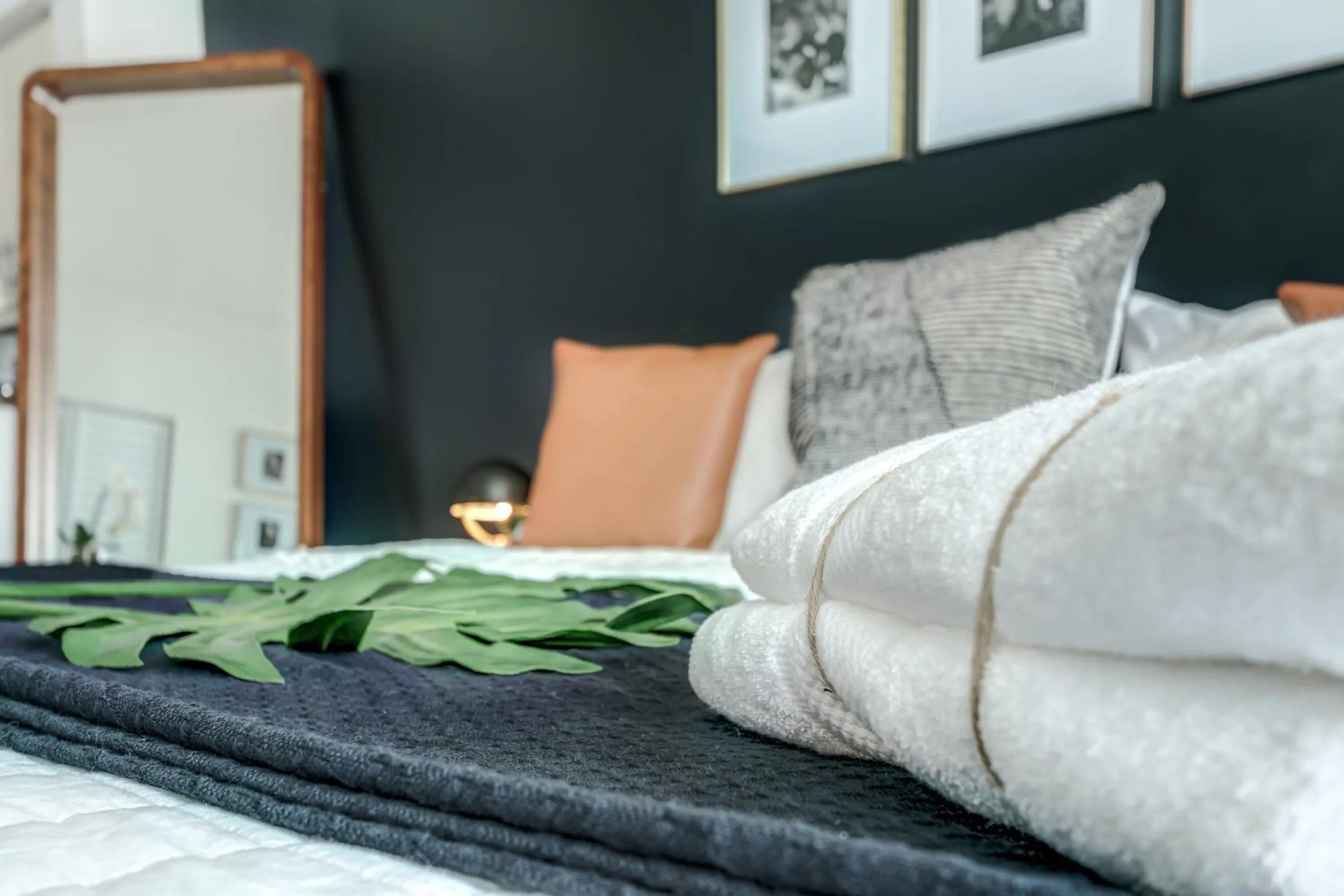 Decorative detail, Bed in iCoconutGrove - Luxurious Vacation Rentals in Coconut Grove