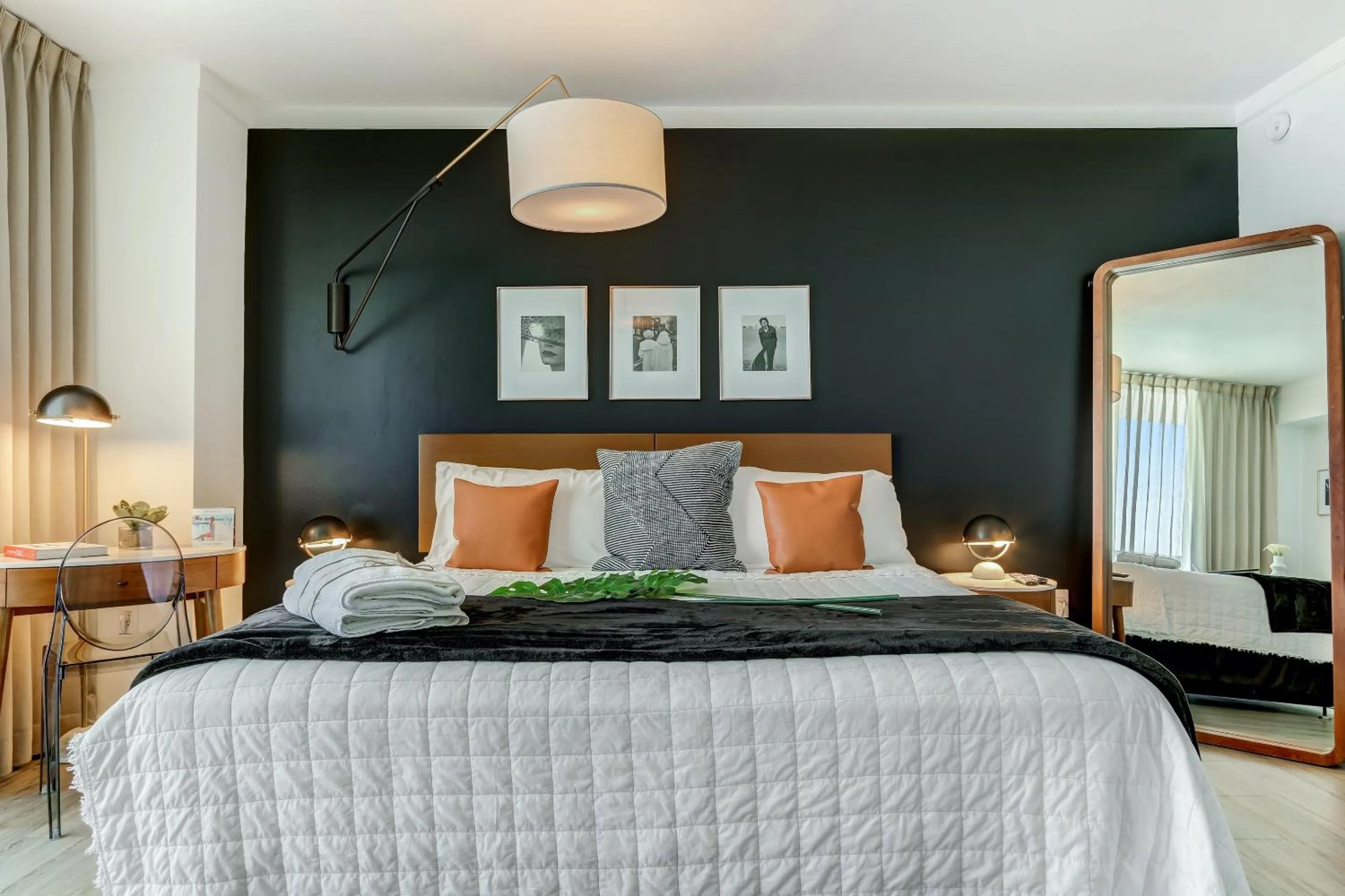 Bed in iCoconutGrove - Luxurious Vacation Rentals in Coconut Grove