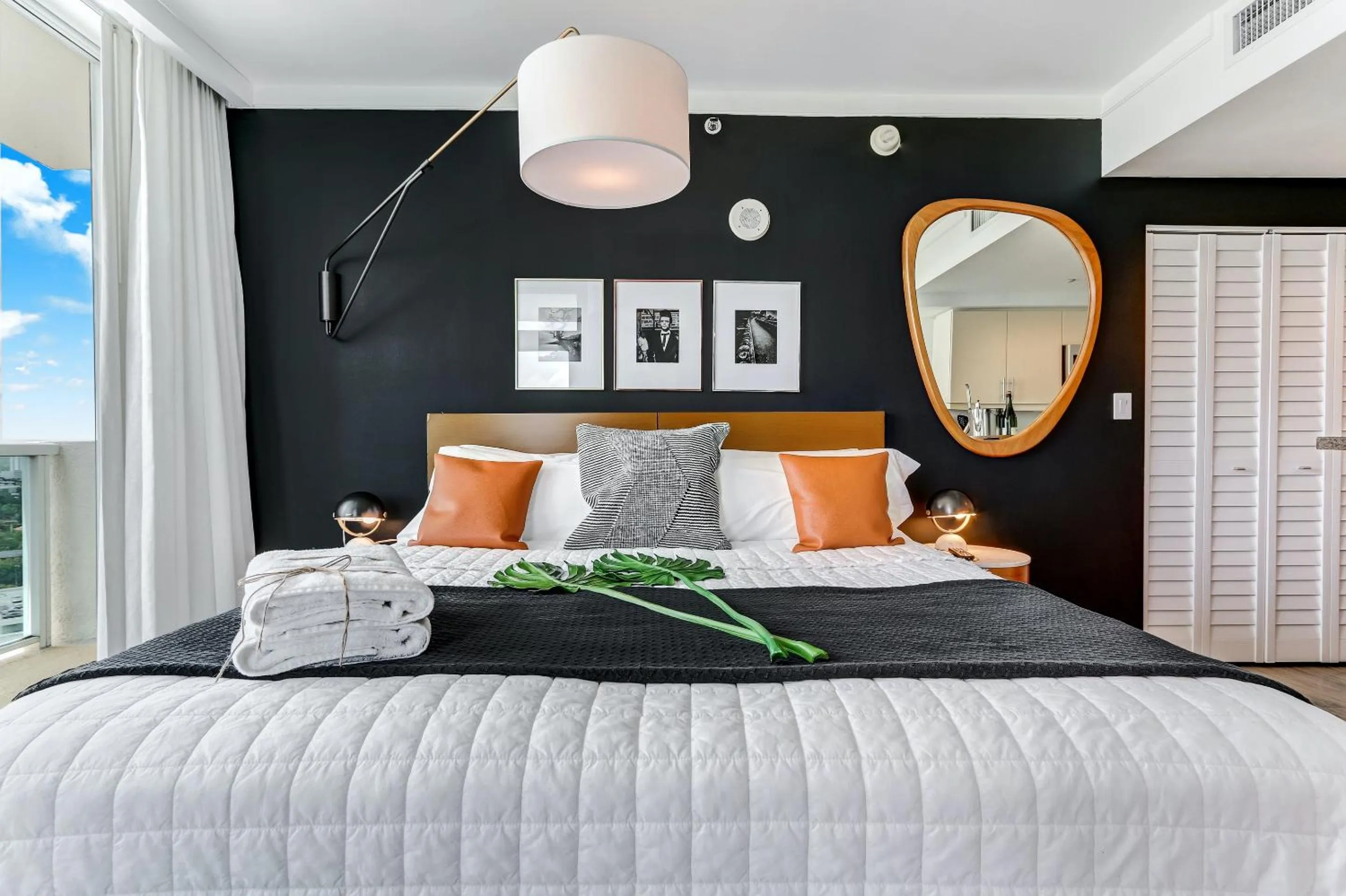 Bed in iCoconutGrove - Luxurious Vacation Rentals in Coconut Grove