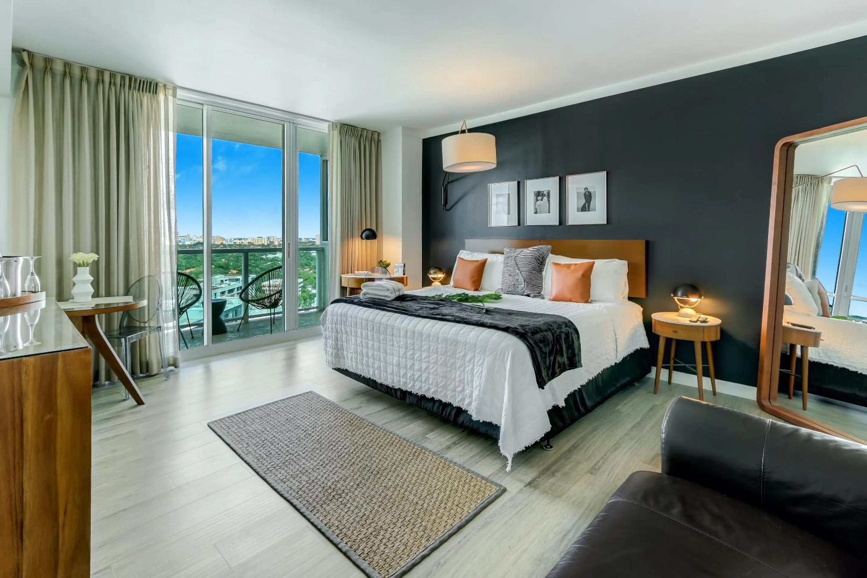 Bed in iCoconutGrove - Luxurious Vacation Rentals in Coconut Grove