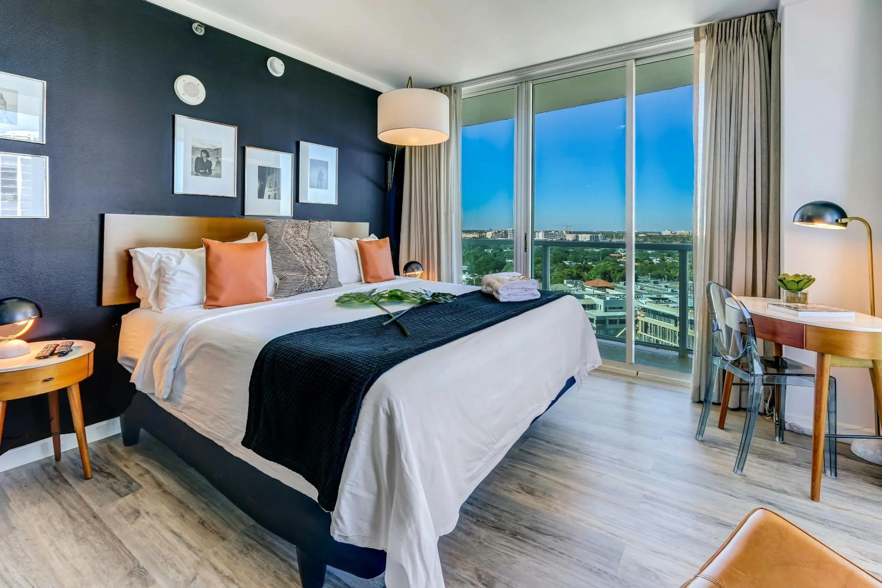 Bed in iCoconutGrove - Luxurious Vacation Rentals in Coconut Grove