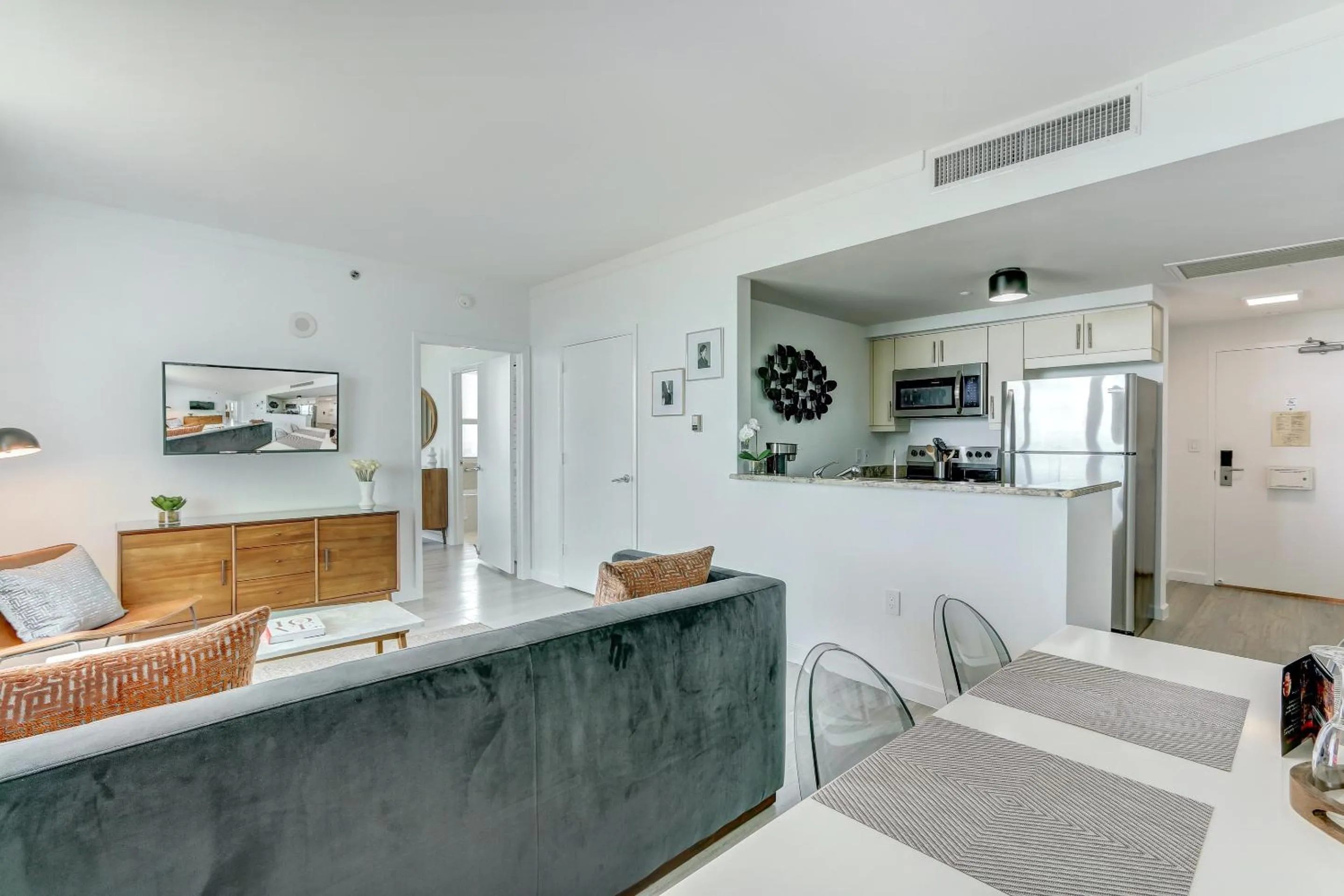 Kitchen or kitchenette in iCoconutGrove - Luxurious Vacation Rentals in Coconut Grove