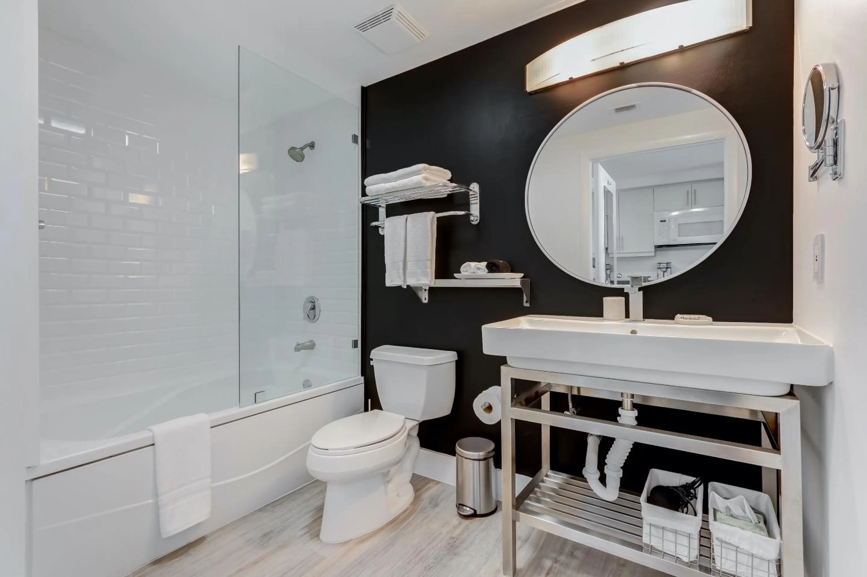 Bathroom in iCoconutGrove - Luxurious Vacation Rentals in Coconut Grove