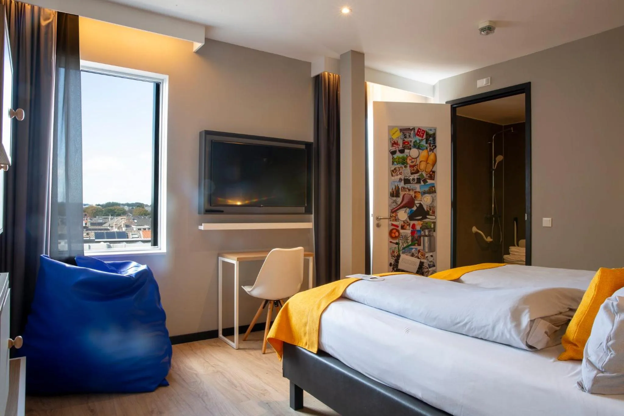 Photo of the whole room, Bed in Holiday Inn - the niu, Dairy Haarlem