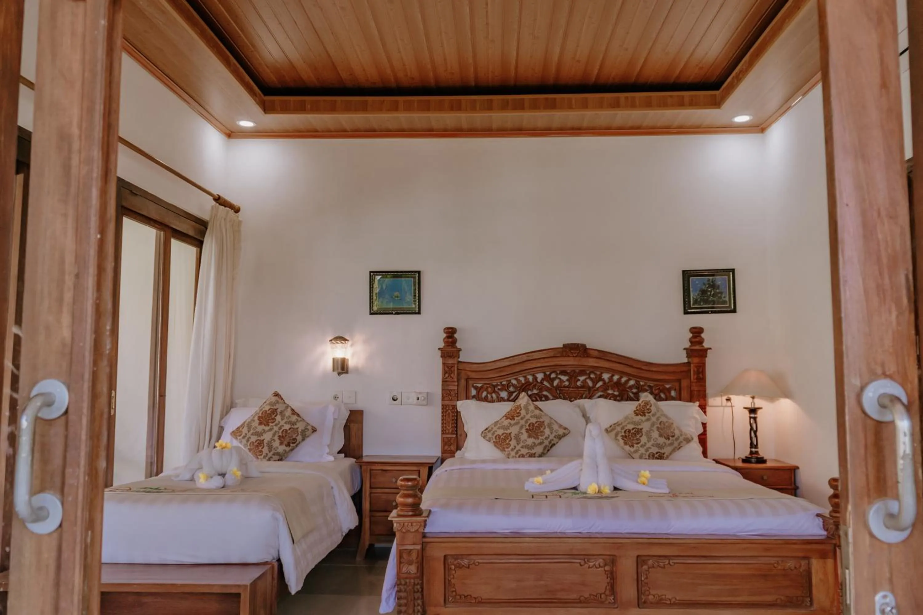 Bed in Amed Cafe & Hotel Kebun Wayan