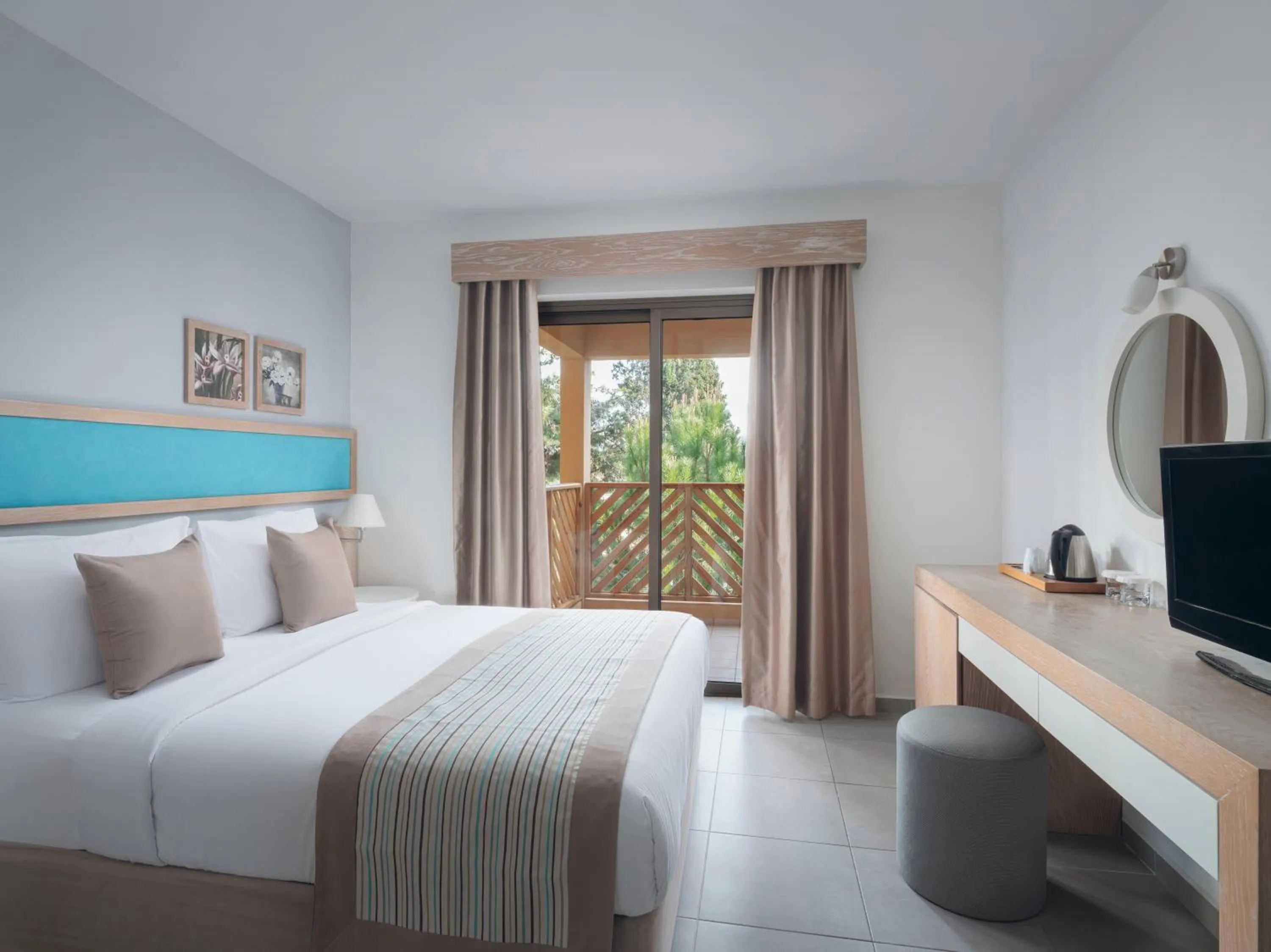 Photo of the whole room in Asteria Collection Side