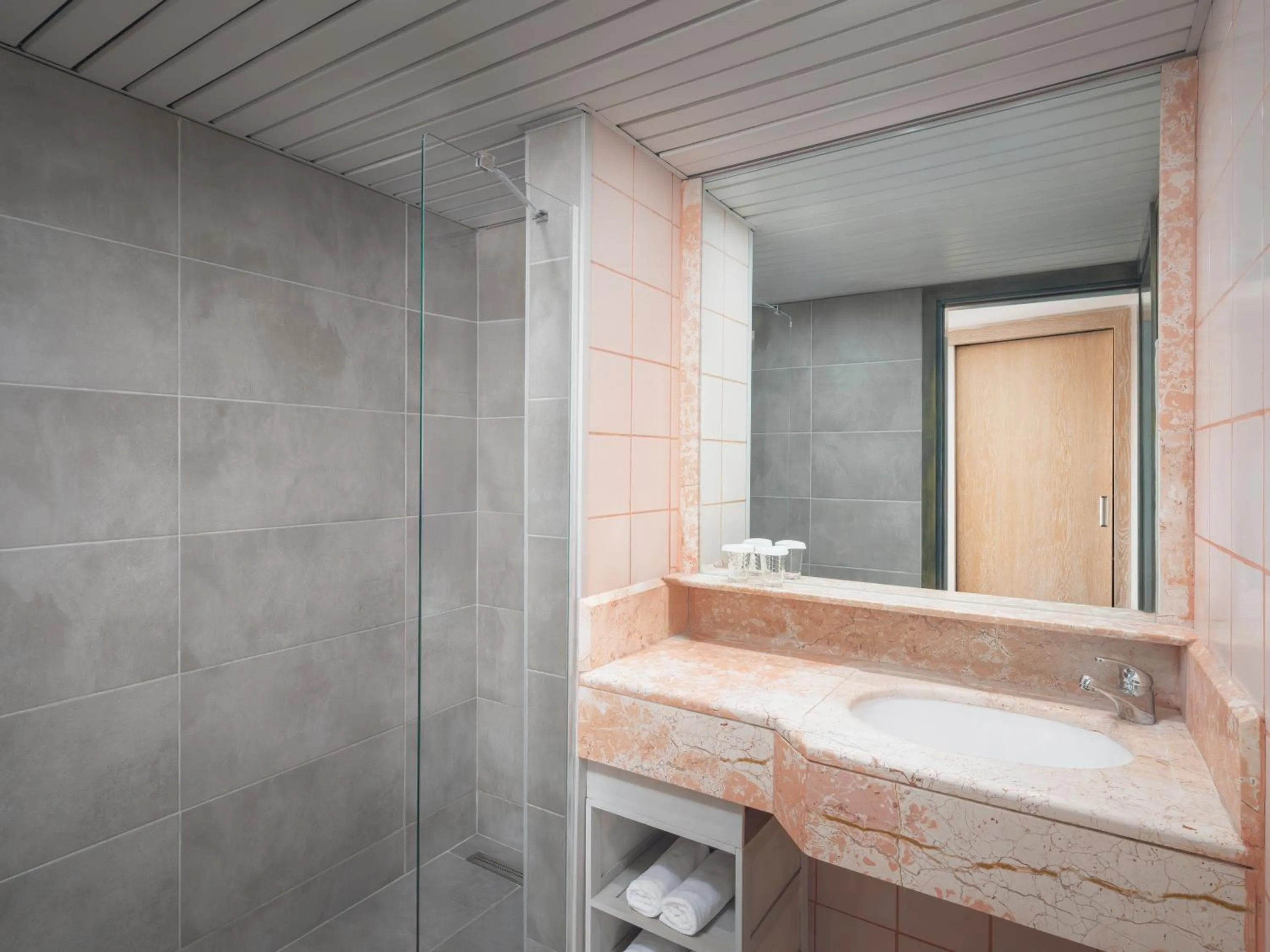 Bathroom in Asteria Collection Side