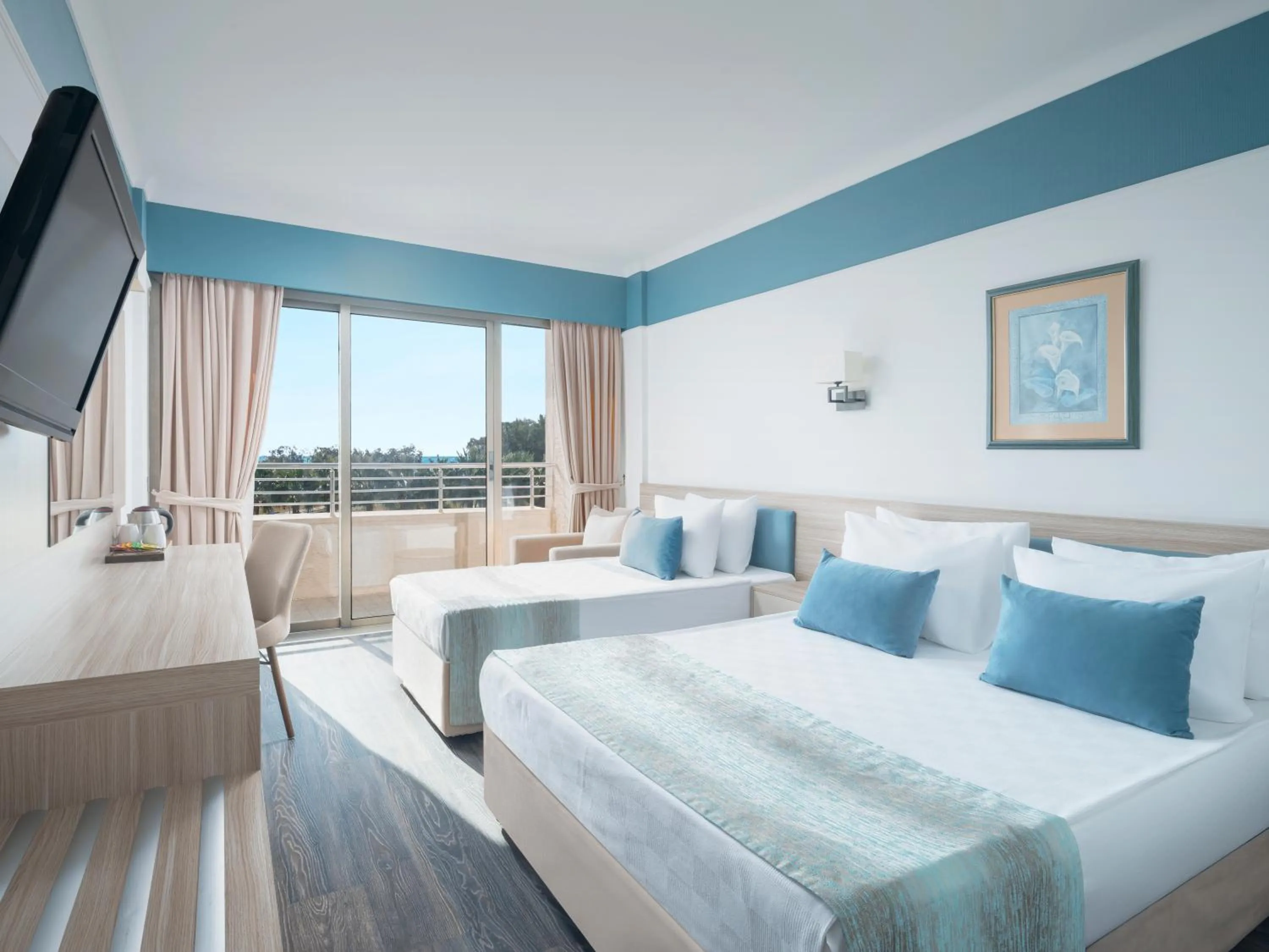 Photo of the whole room in Asteria Collection Side