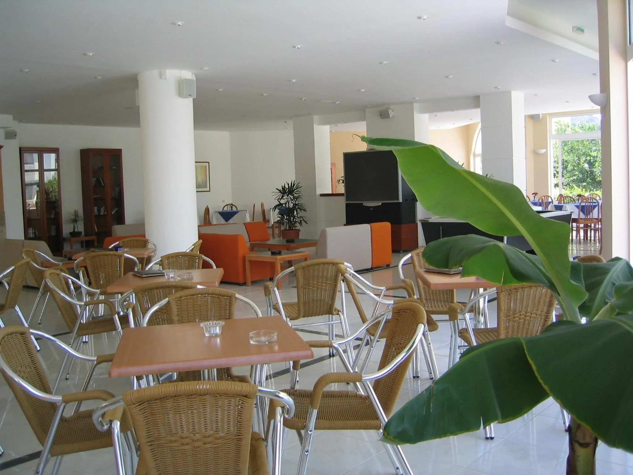 Lounge or bar in Summerland Hotel