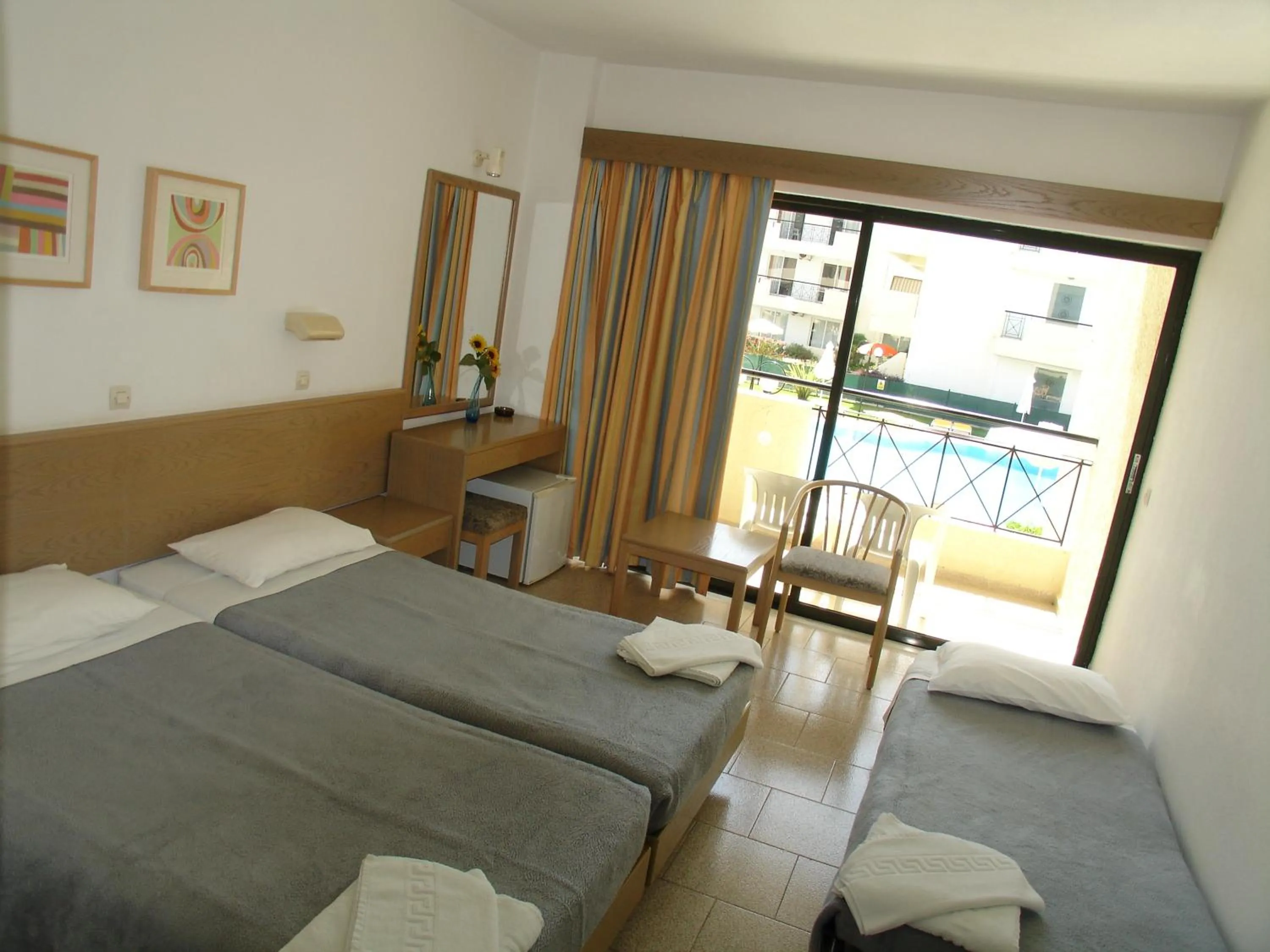 Photo of the whole room in Summerland Hotel