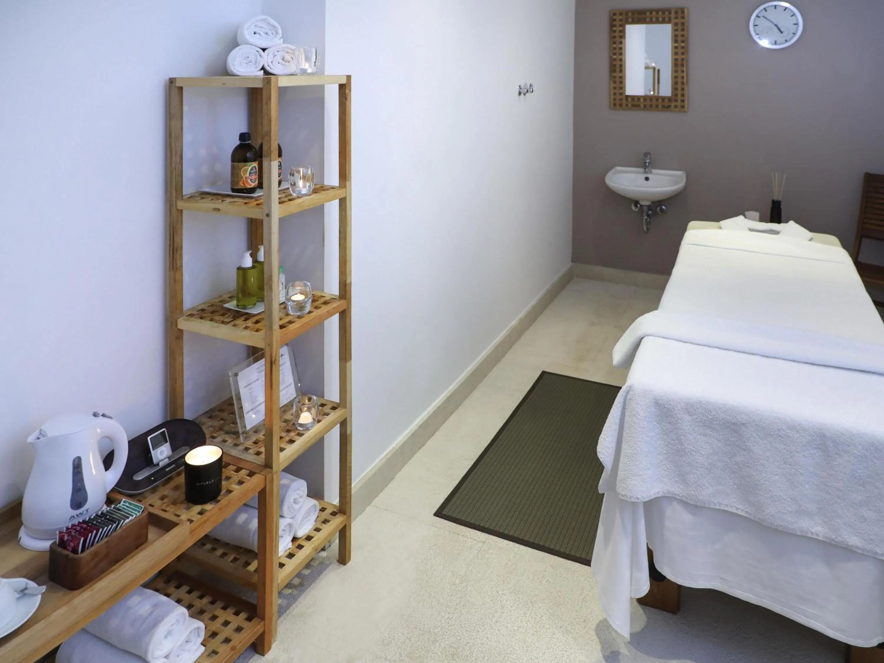 Spa and wellness centre/facilities, Bed in Movenpick hotel Sarajevo