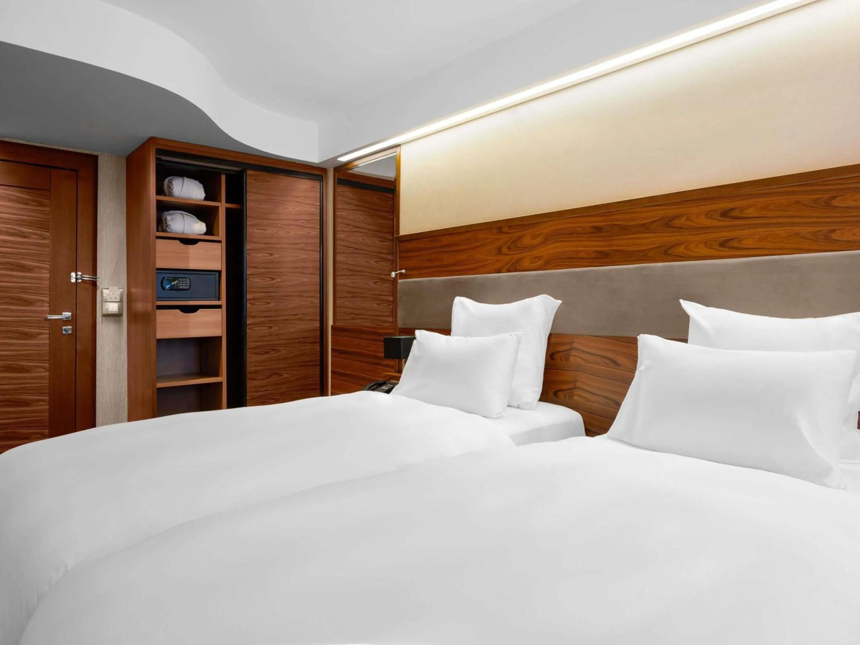 Bedroom, Bed in Movenpick hotel Sarajevo