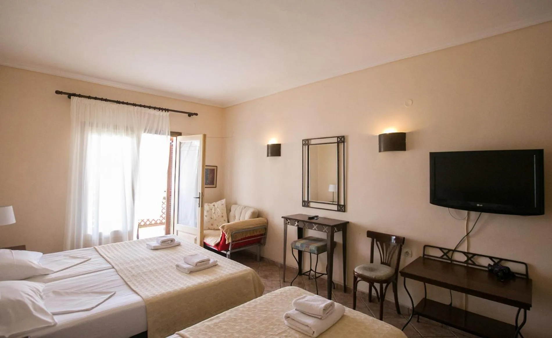 Bed in Ammon Garden Hotel