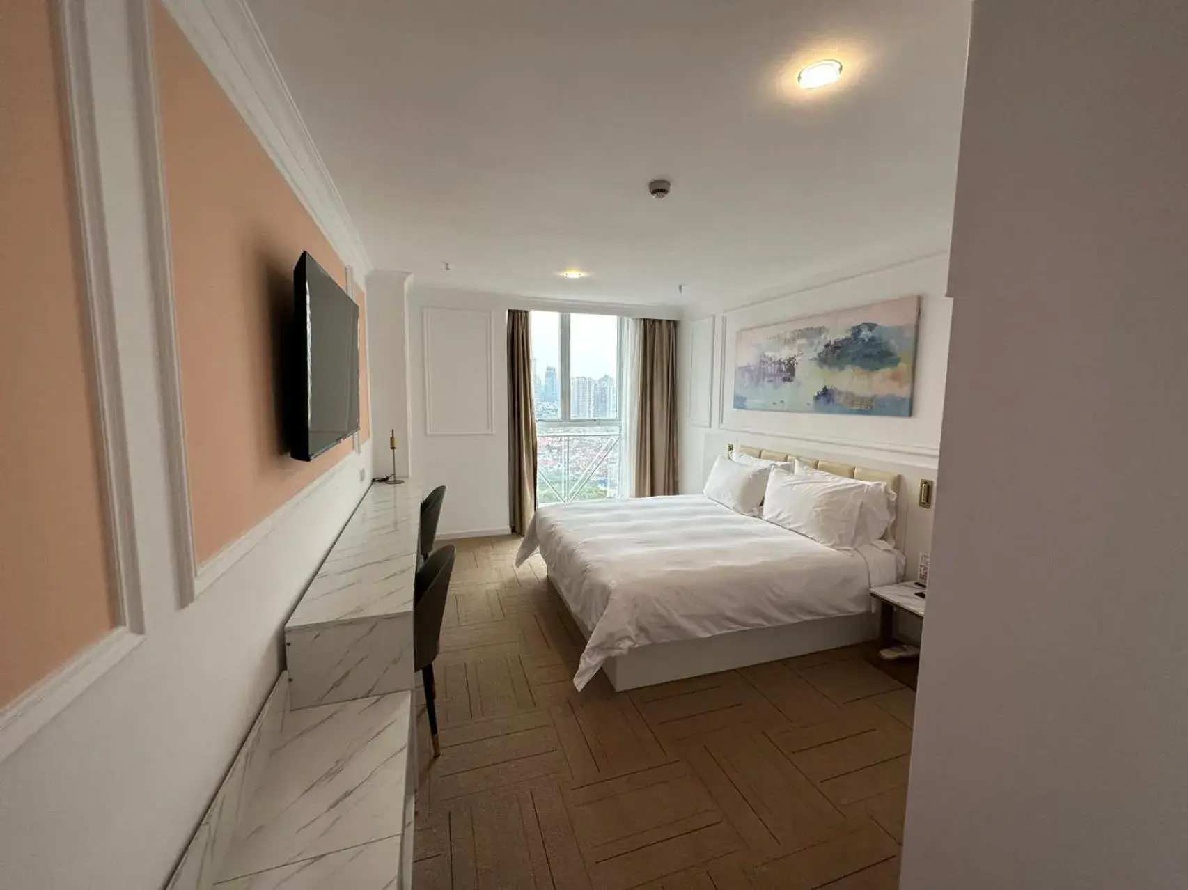 Deluxe Queen Room in Magnificent International Hotel Deluxe Queen Room in Magnificent International Hotel