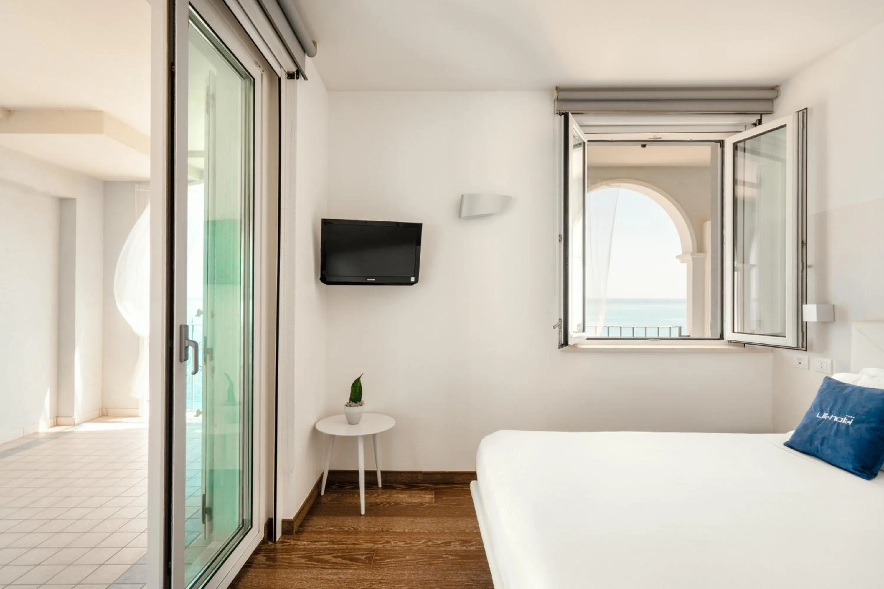 Bed in Life Hotel Seaview & Spa