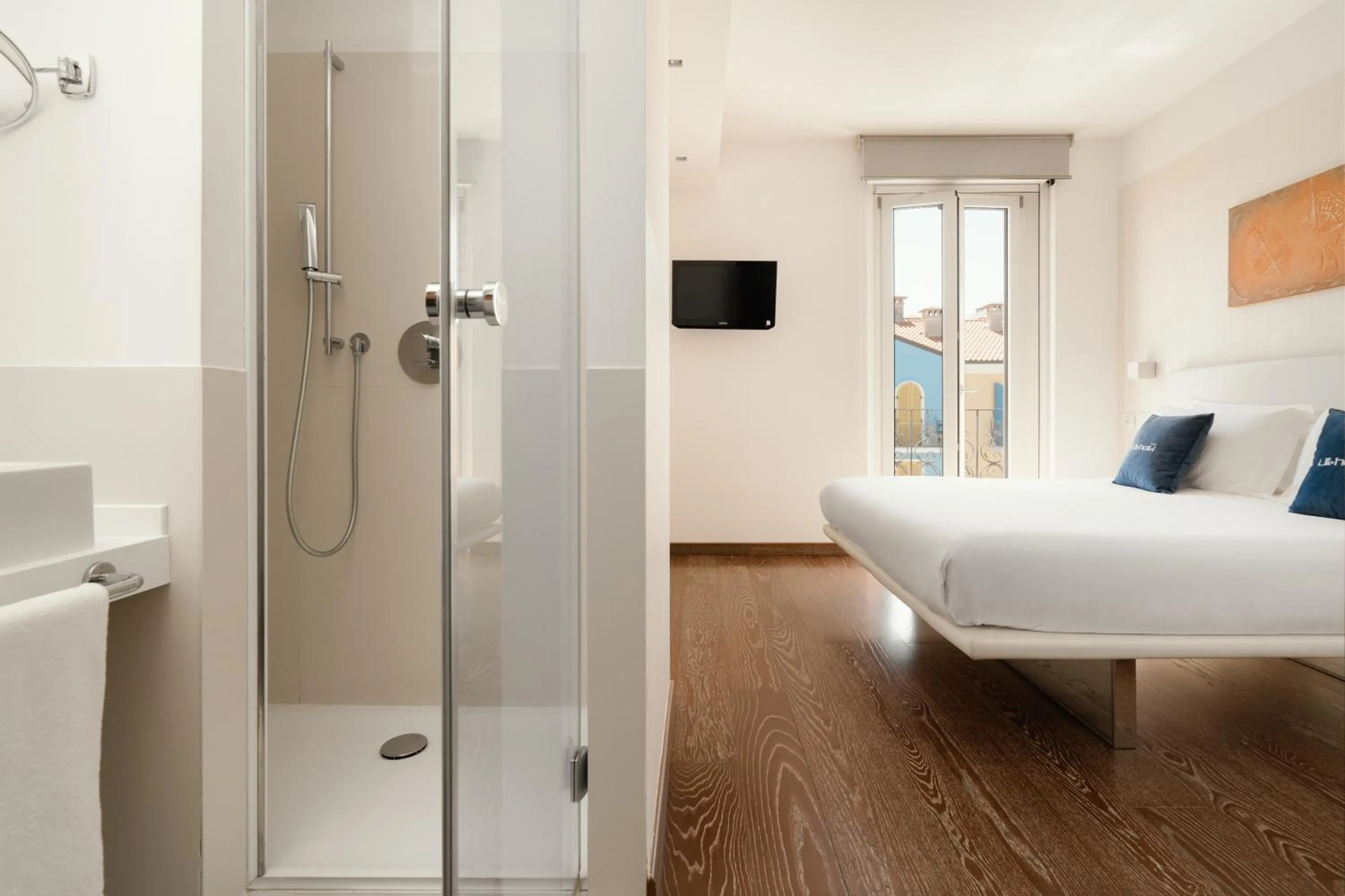 Bathroom, Bed in Life Hotel Seaview & Spa