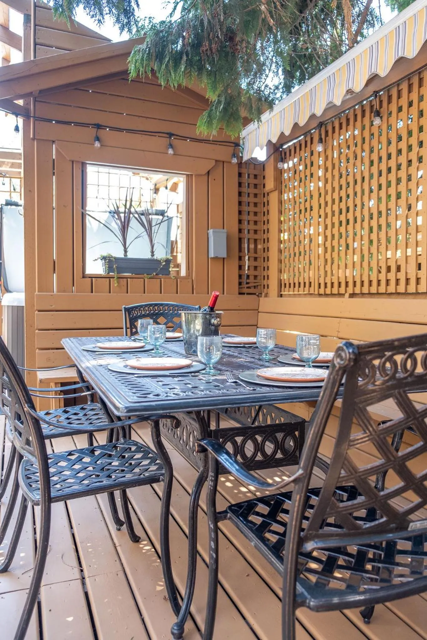 Patio in Kelowna Bed & Breakfast - CHATHAM HOUSE