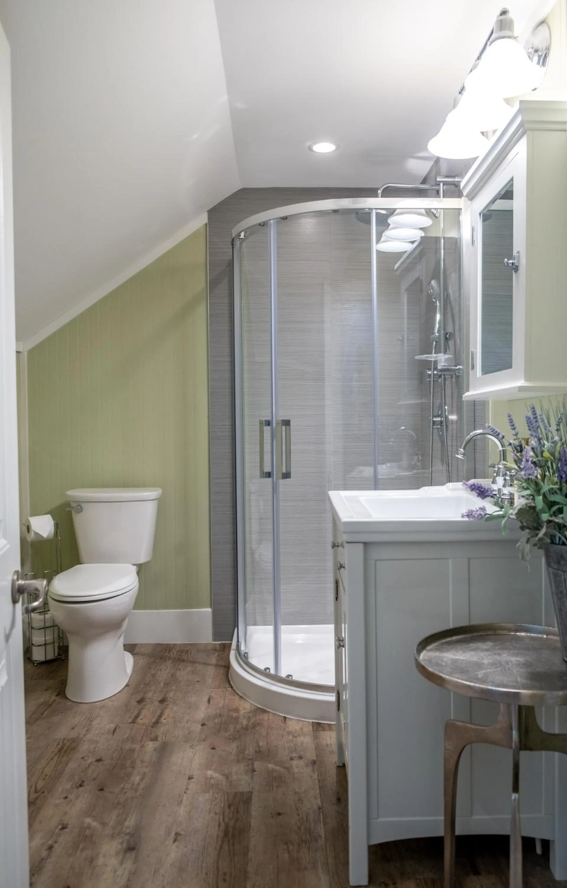 Shower in Kelowna Bed & Breakfast - CHATHAM HOUSE