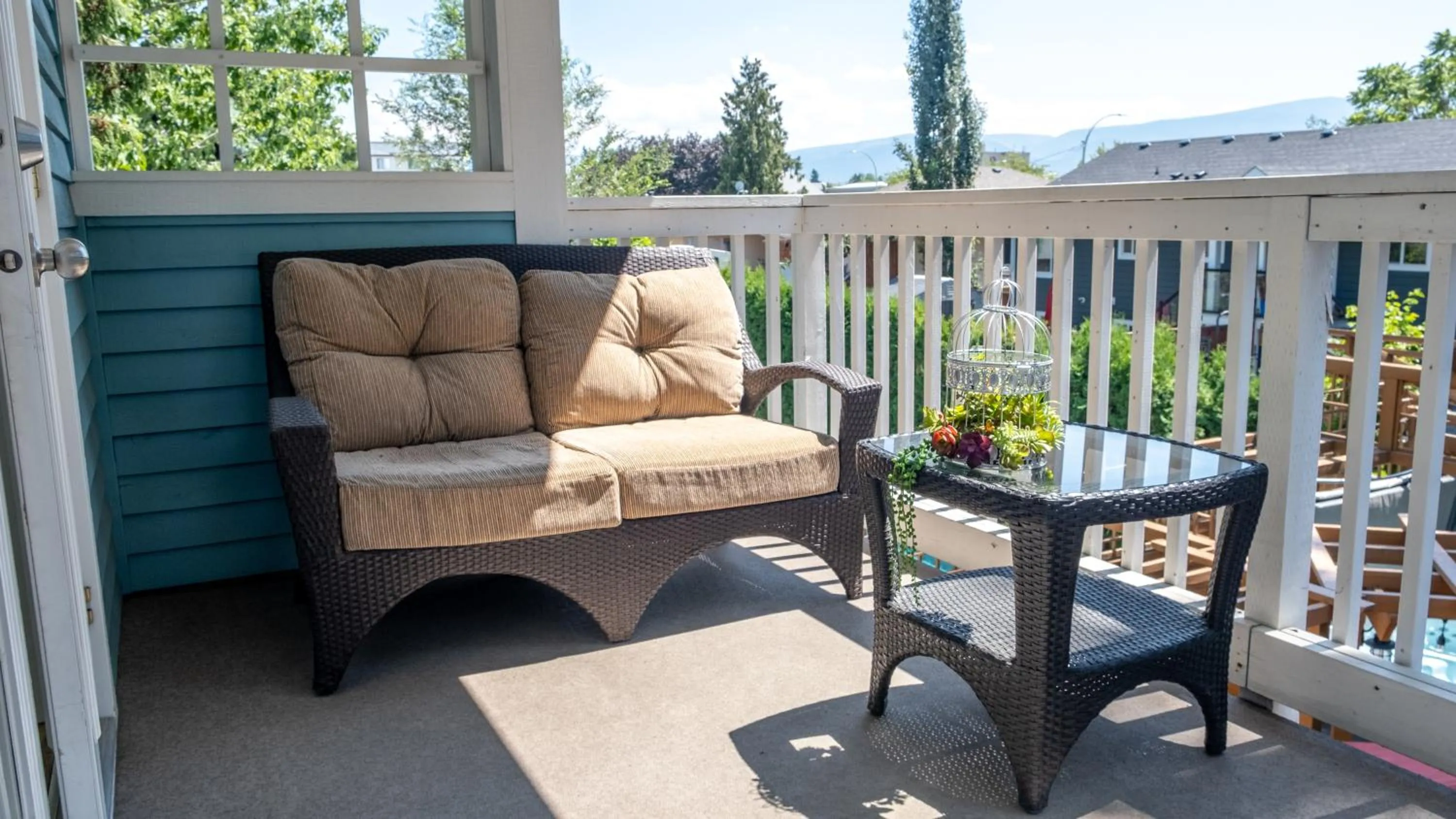 Patio in Kelowna Bed & Breakfast - CHATHAM HOUSE