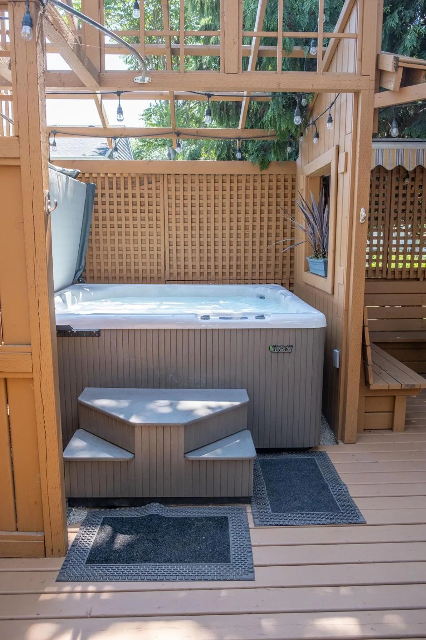 Hot Tub in Kelowna Bed & Breakfast - CHATHAM HOUSE