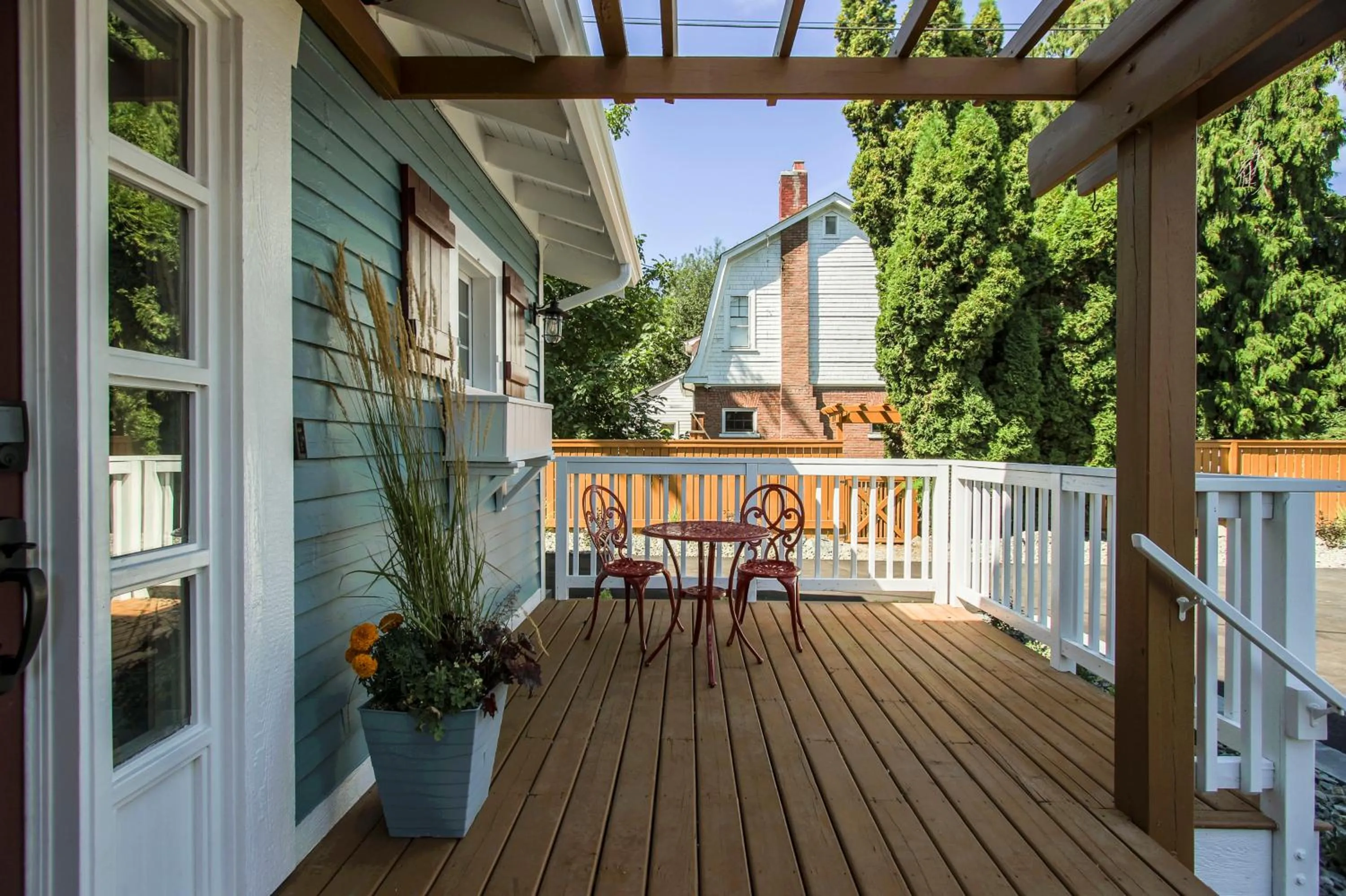 Facade/entrance in Kelowna Bed & Breakfast - CHATHAM HOUSE
