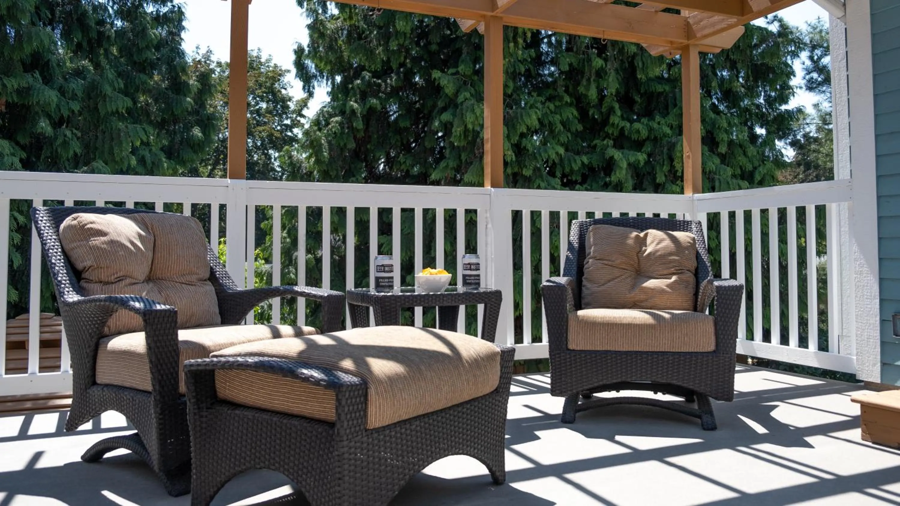 Patio in Kelowna Bed & Breakfast - CHATHAM HOUSE