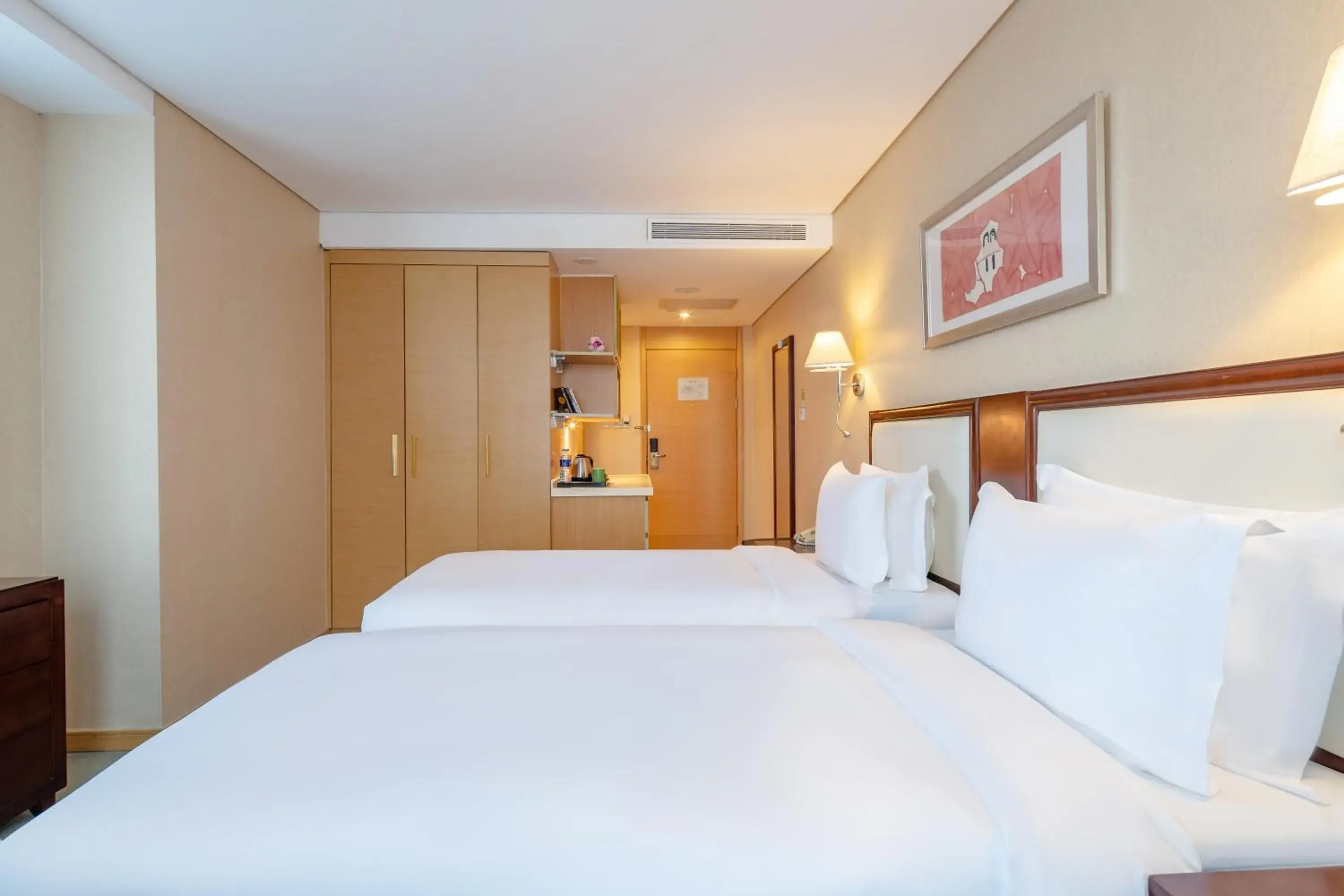 Superior Twin Room in Regal Plaza Hotel & Residence Superior Twin Room in Regal Plaza Hotel & Residence