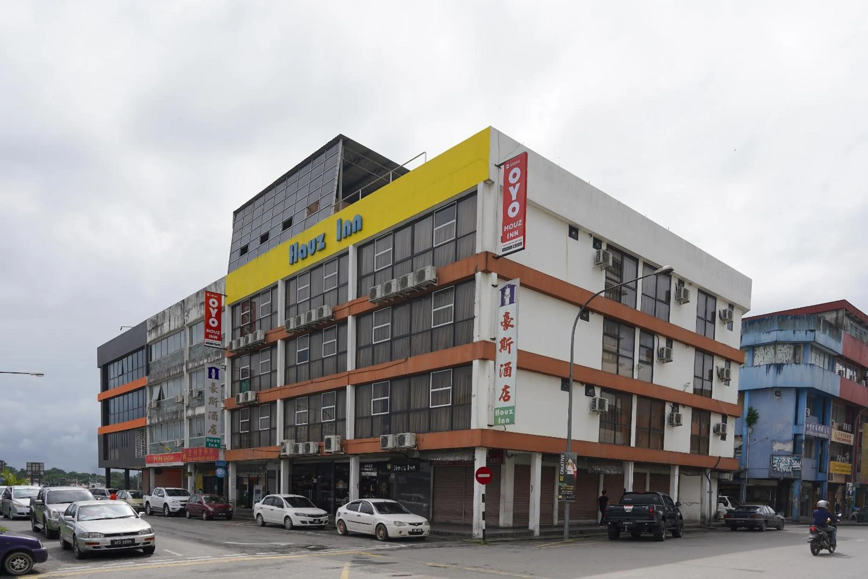 Property building in Houz Inn