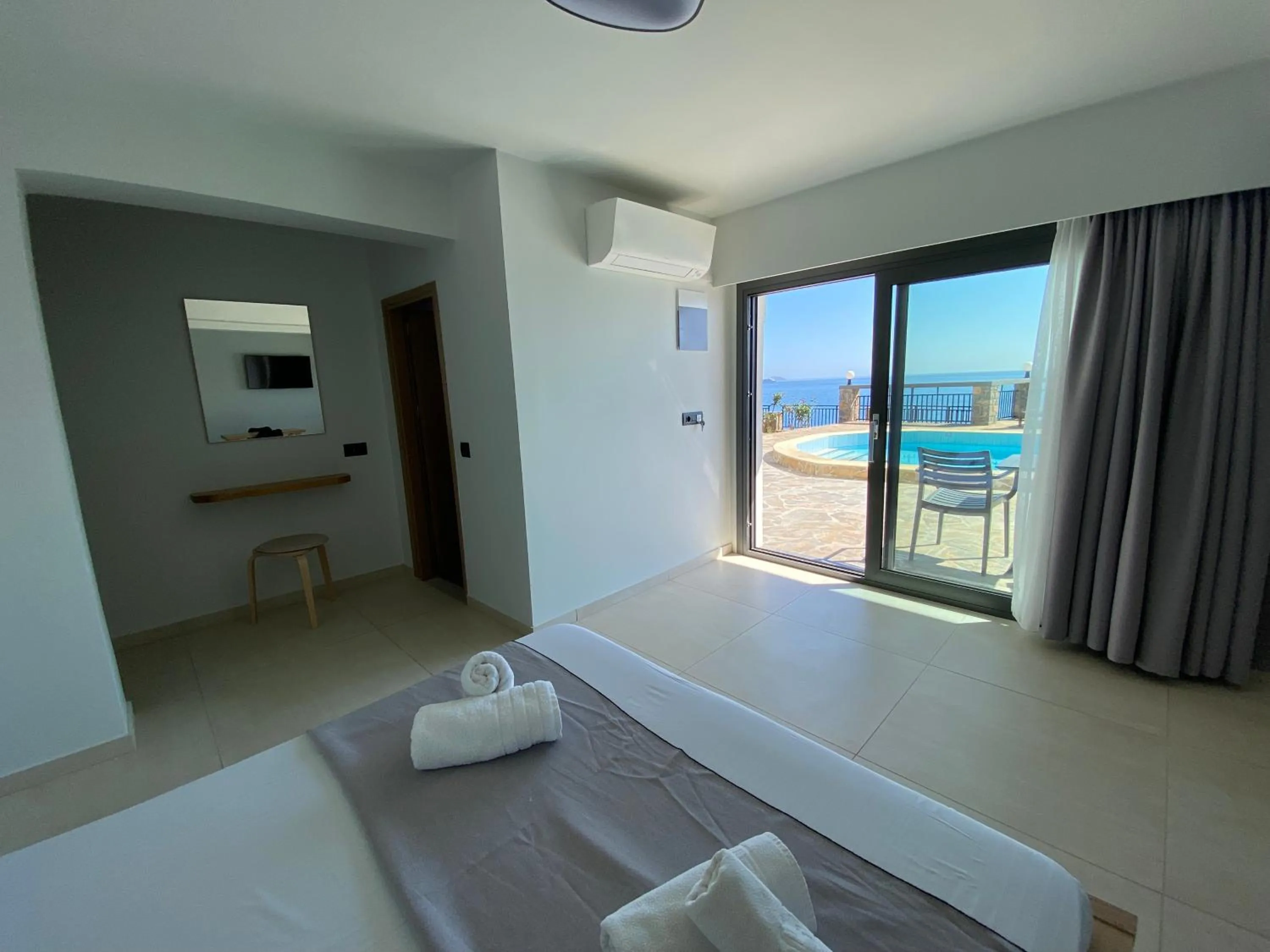 Bed in Ostria Apartments