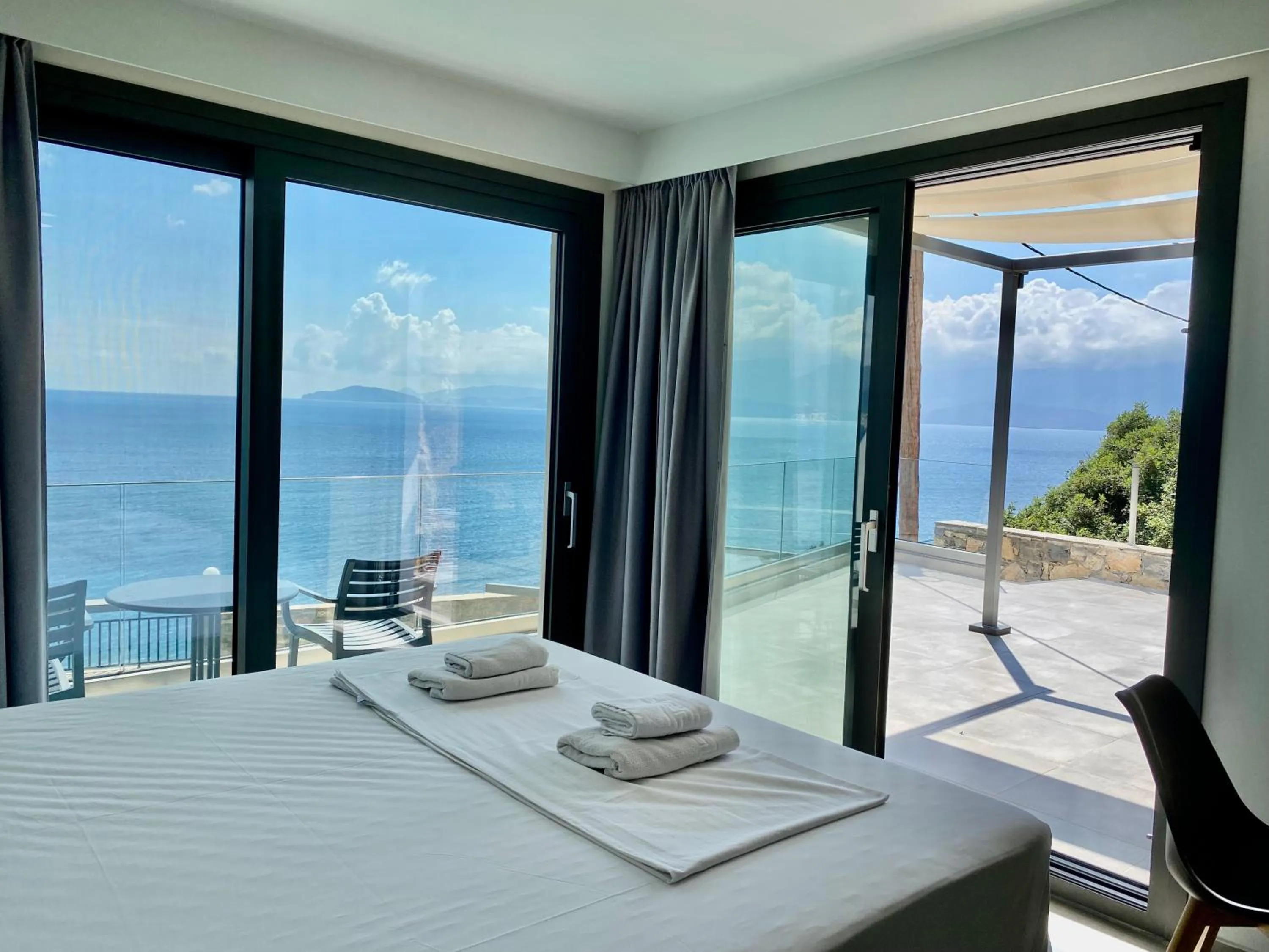 Bed in Ostria Apartments