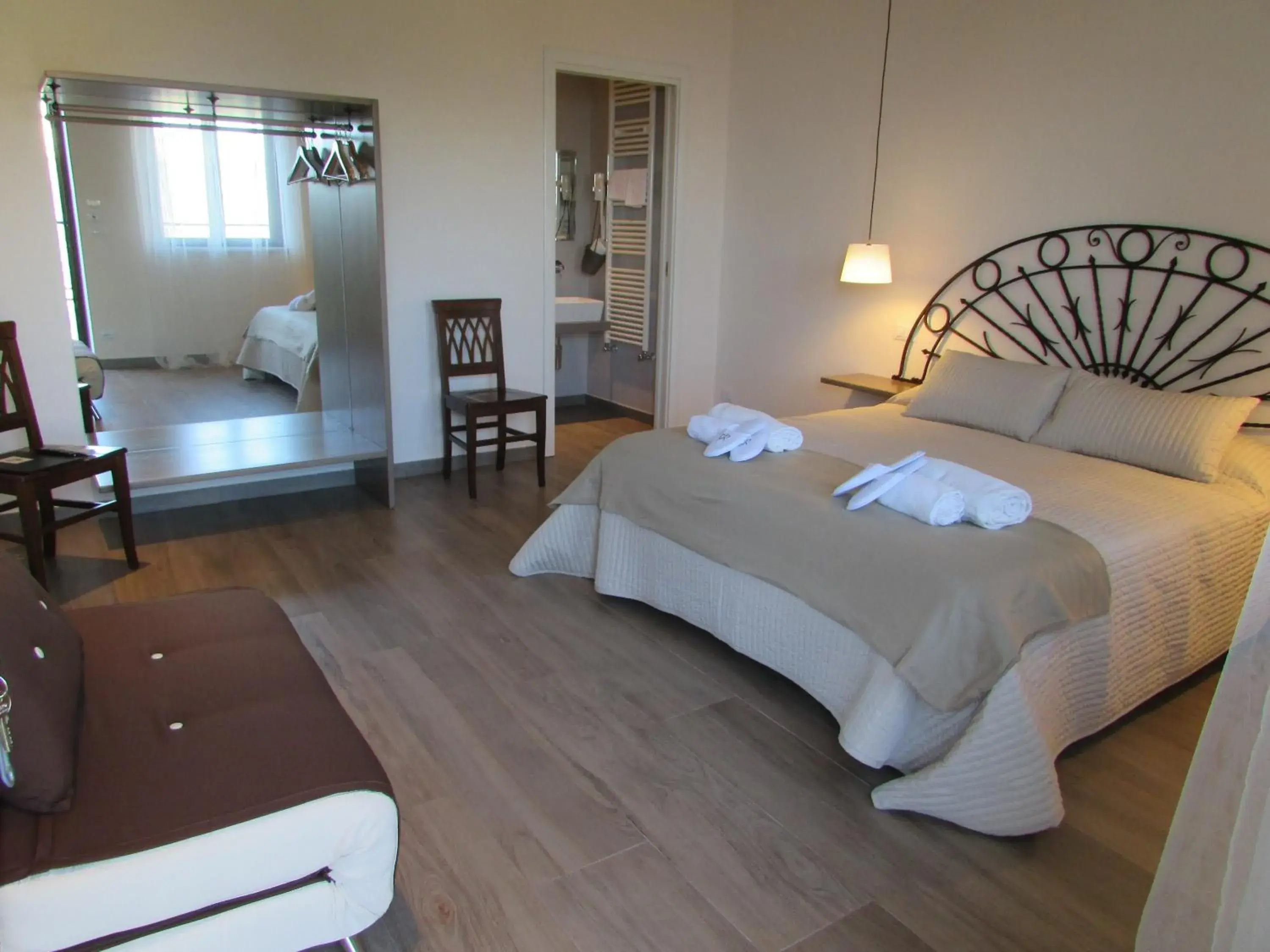 Superior Double or Twin Room with Mountain View in Casale Di Caterina Superior Double or Twin Room with Mountain View in Casale Di Caterina