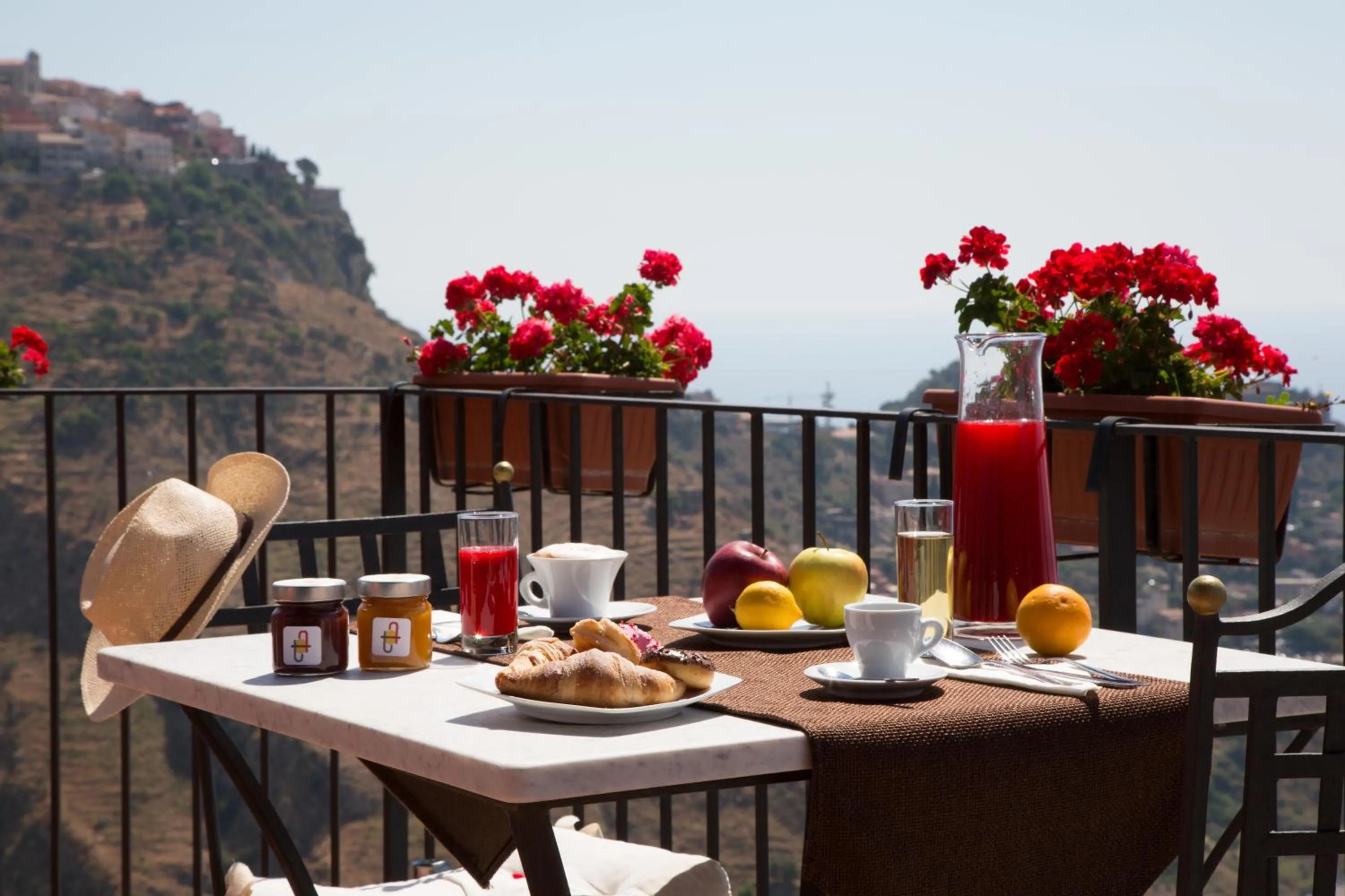 Buffet breakfast in Casale Di Caterina