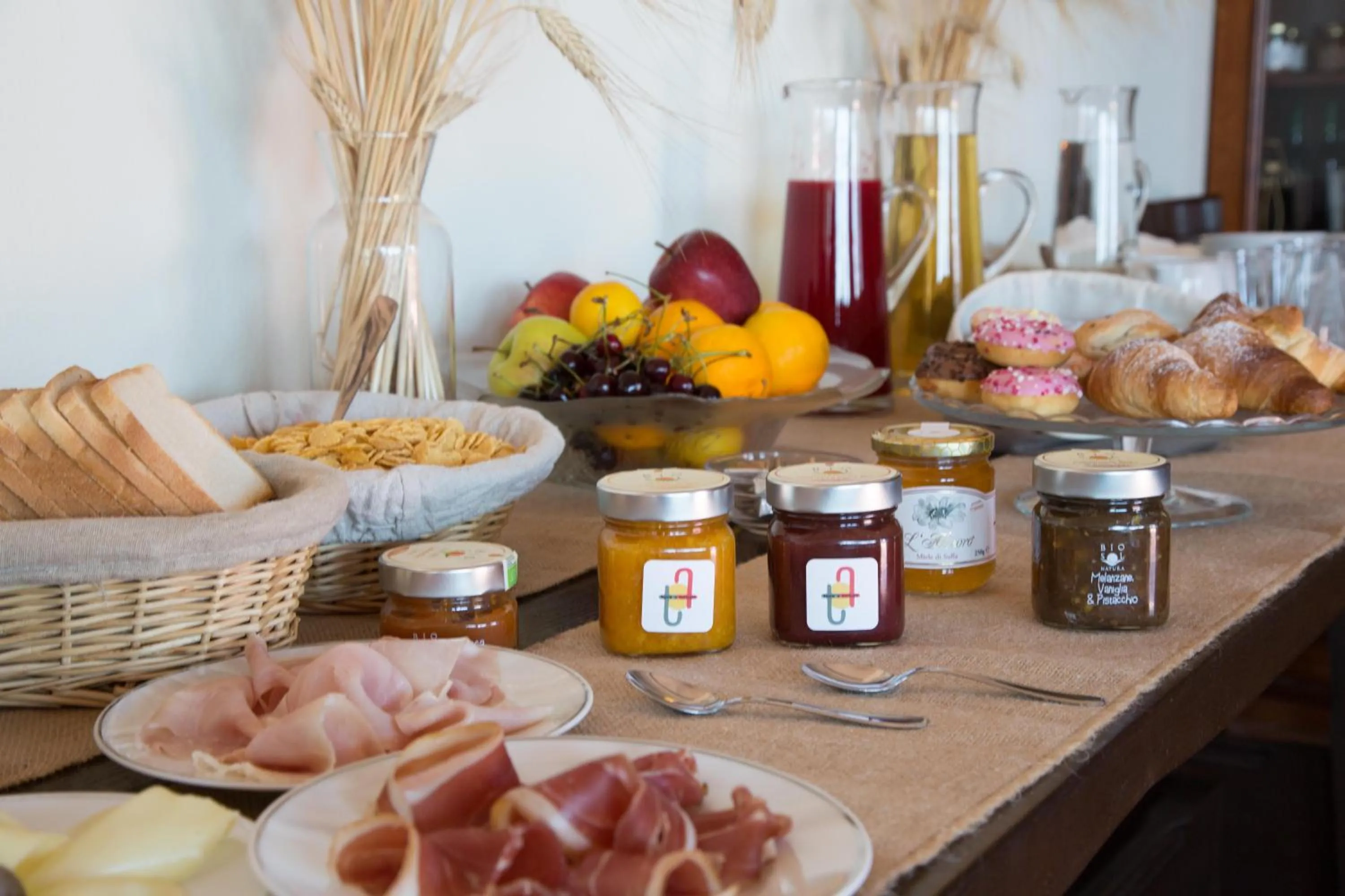 Continental breakfast in Casale Di Caterina