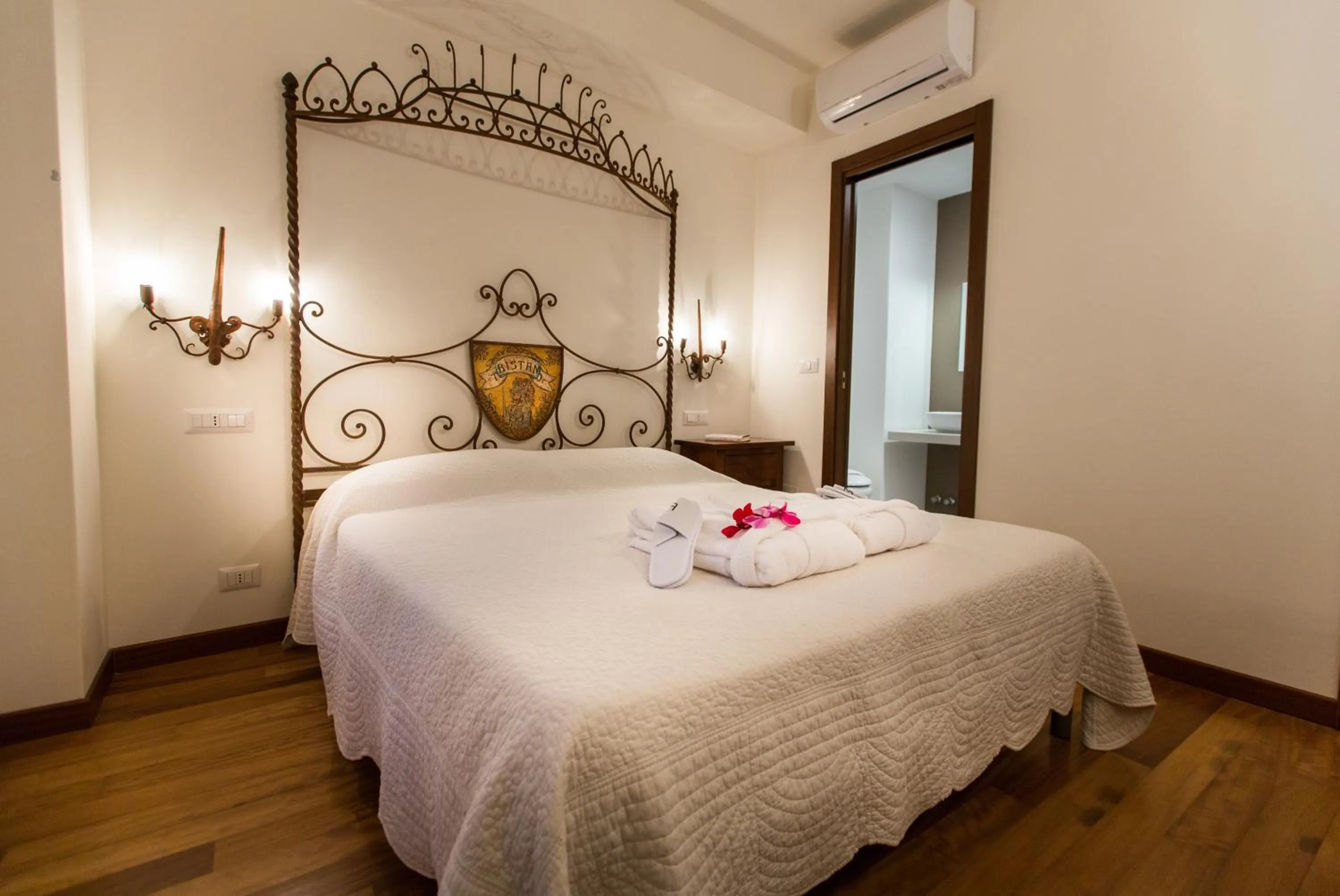 Bedroom, Bed in Borgo Medievale