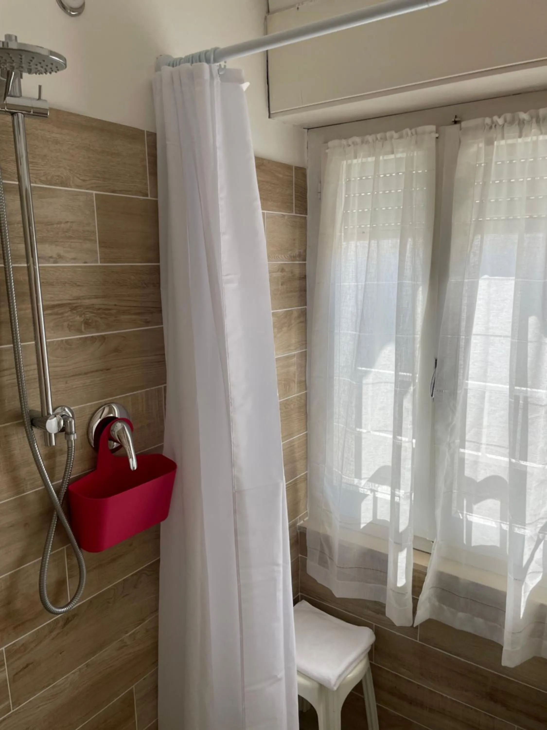 Shower in Hotel Barbiani