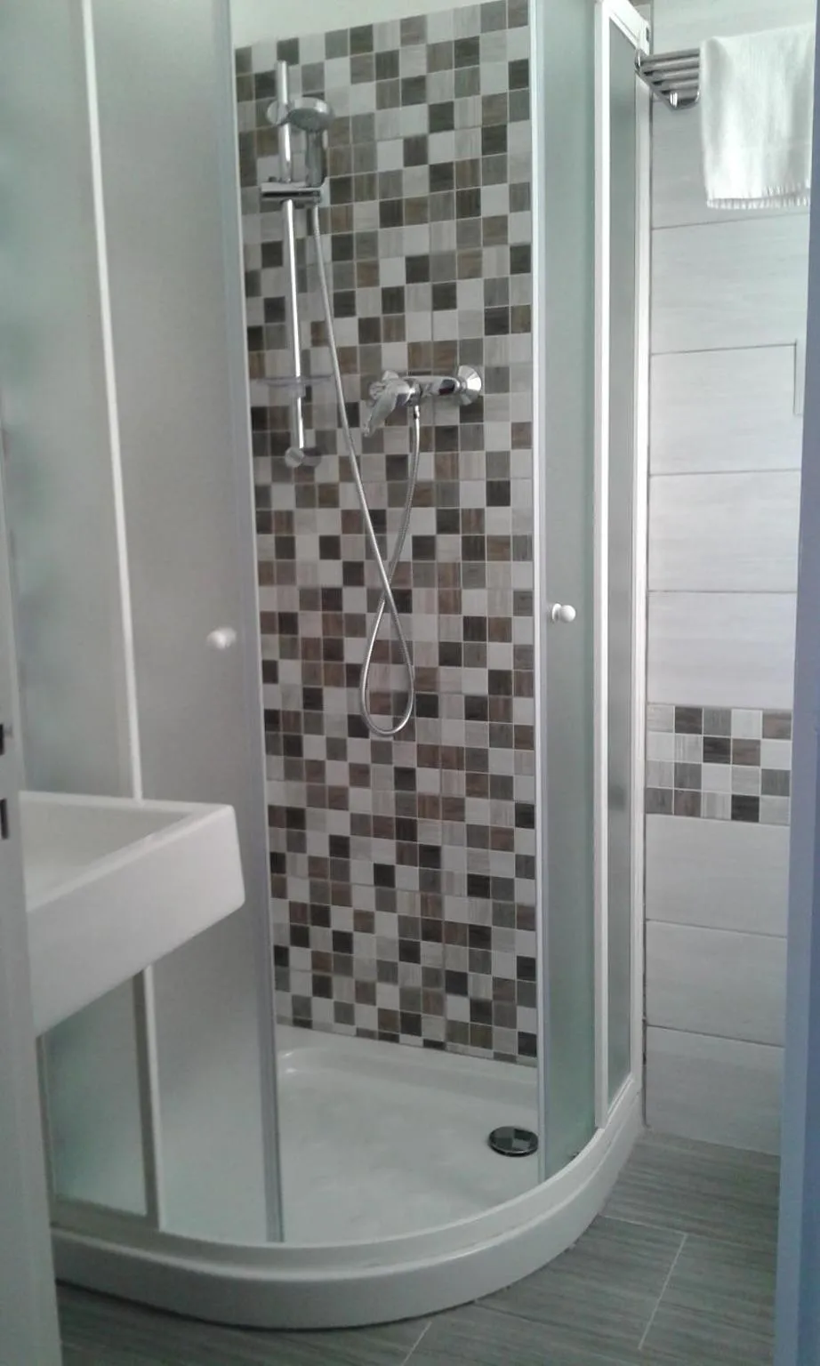 Shower in Hotel Barbiani