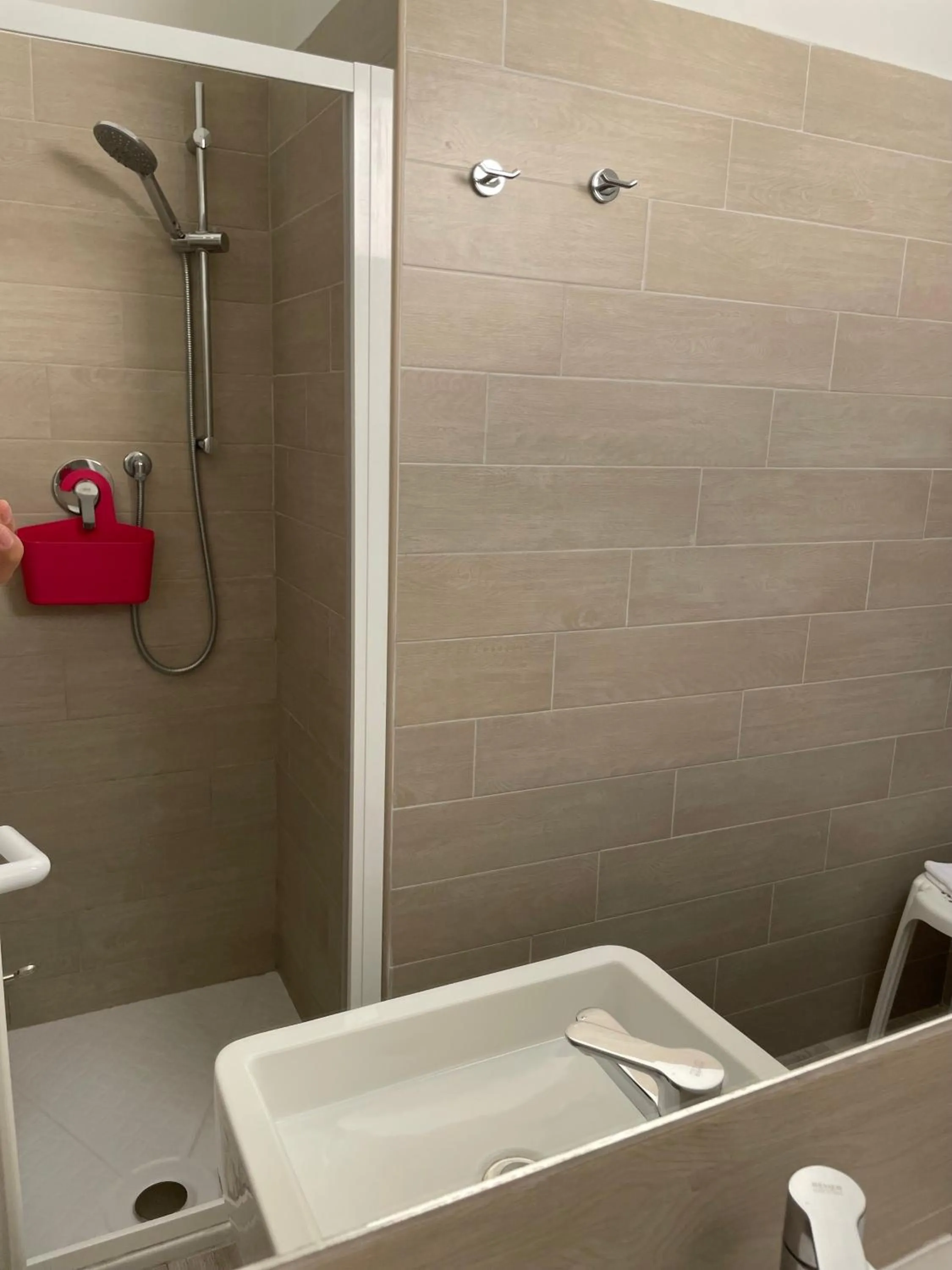 Shower in Hotel Barbiani