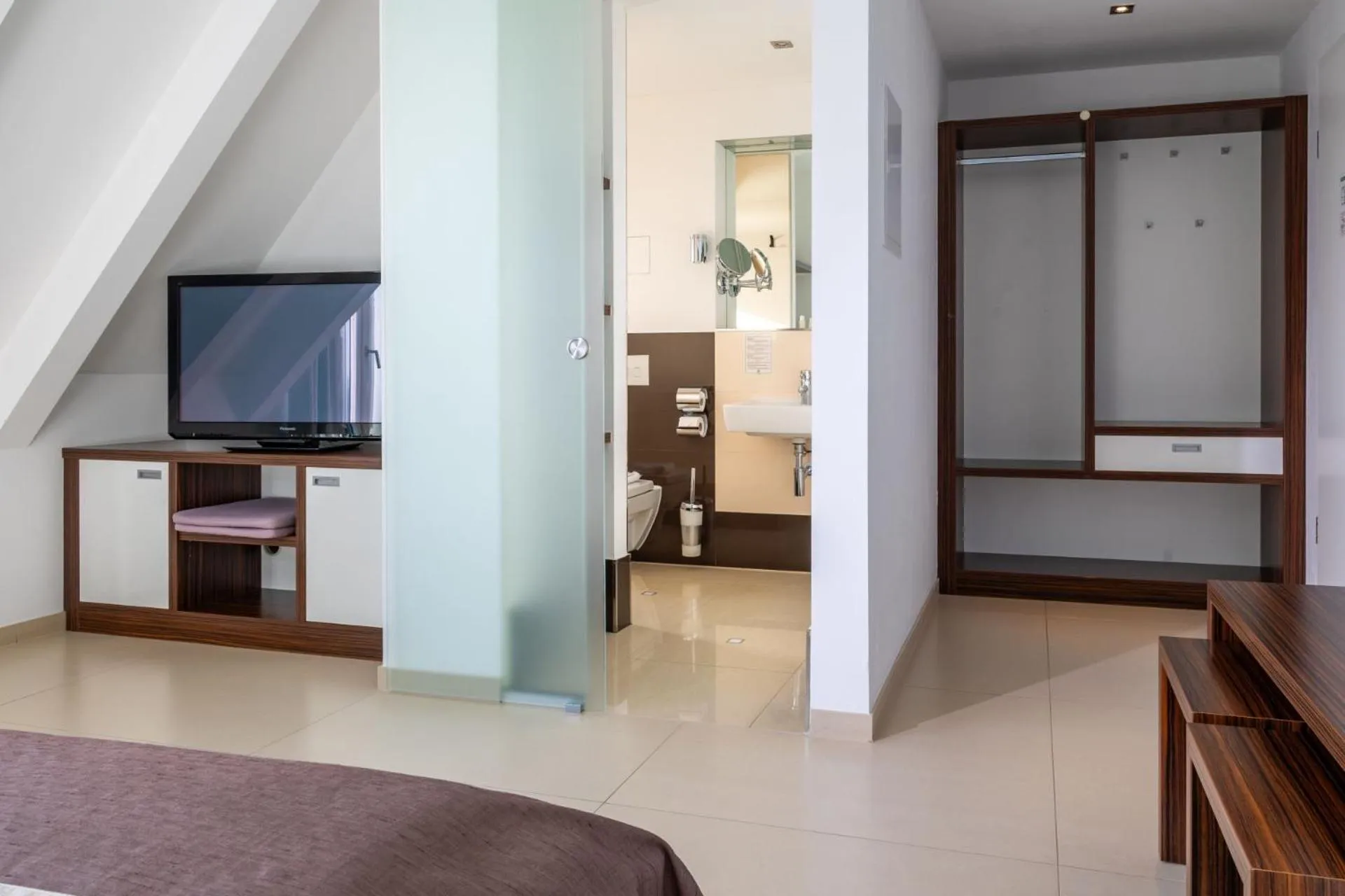 Bed in Strandhotel Dranske