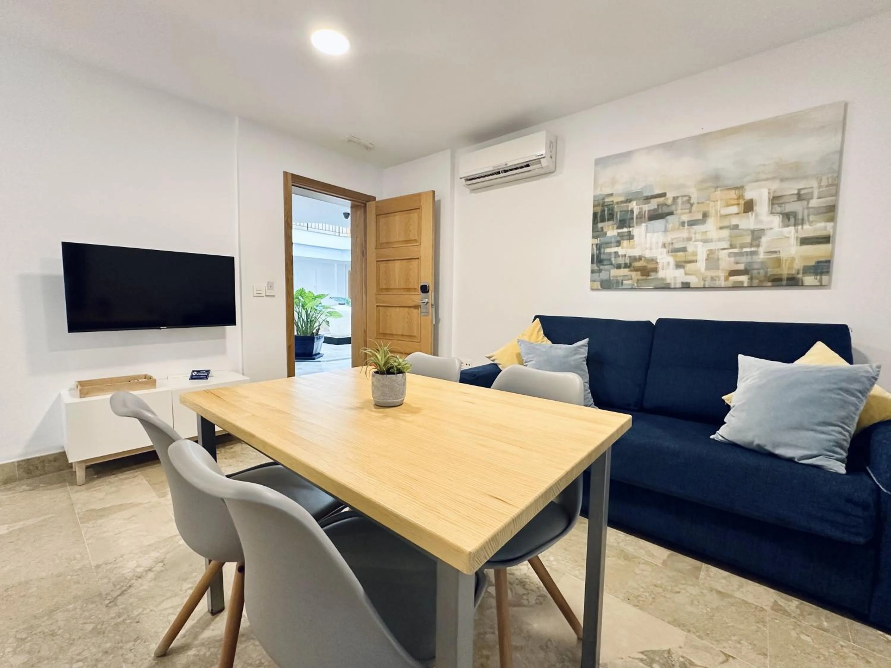 TV and multimedia in Hotel Apartamentos Marina Luz