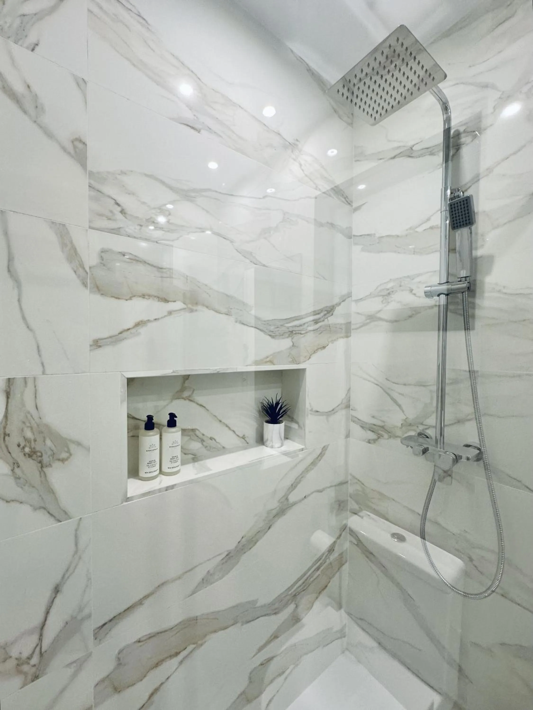 Shower in Hotel Apartamentos Marina Luz