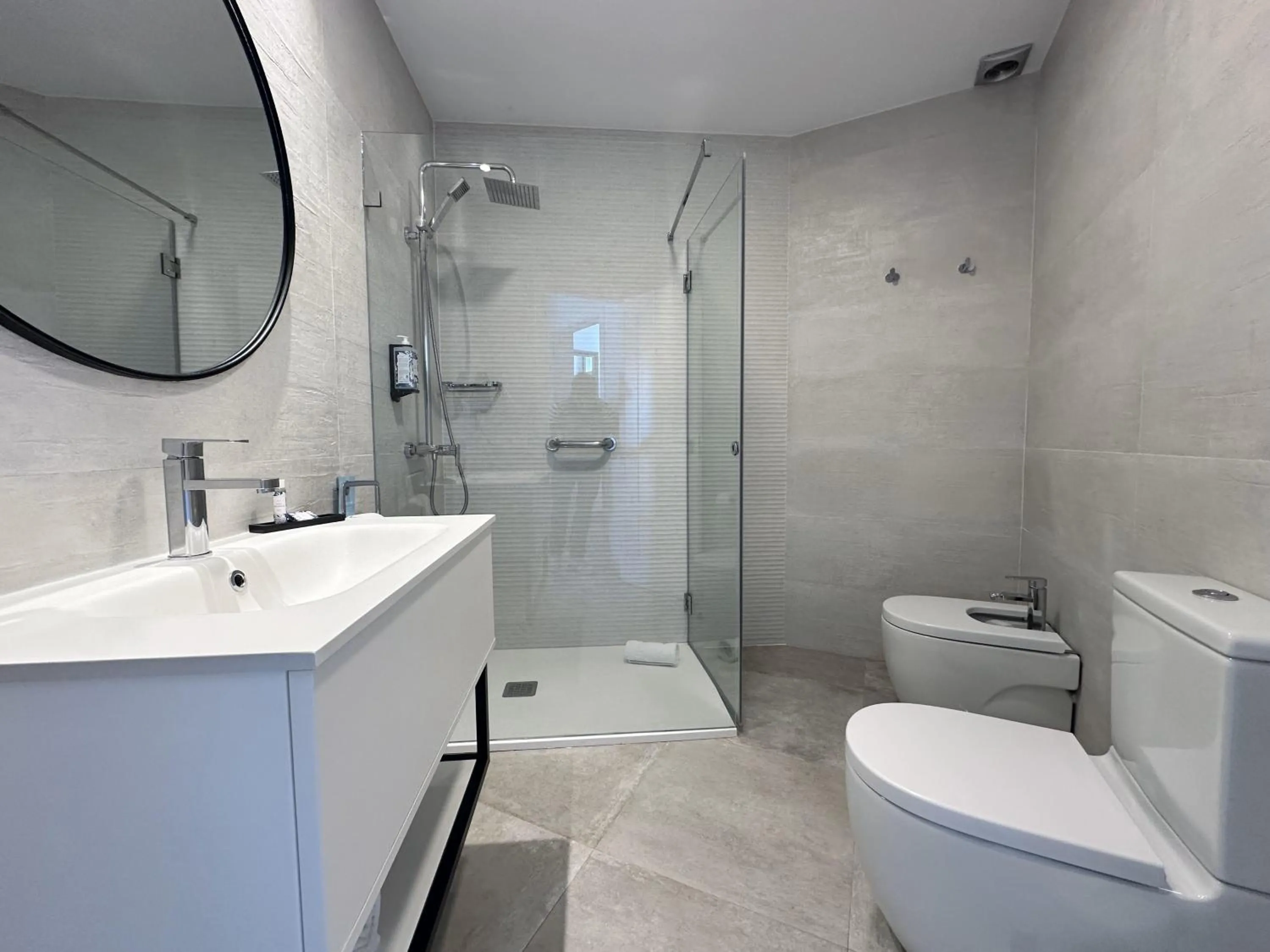 Shower in Hotel Apartamentos Marina Luz