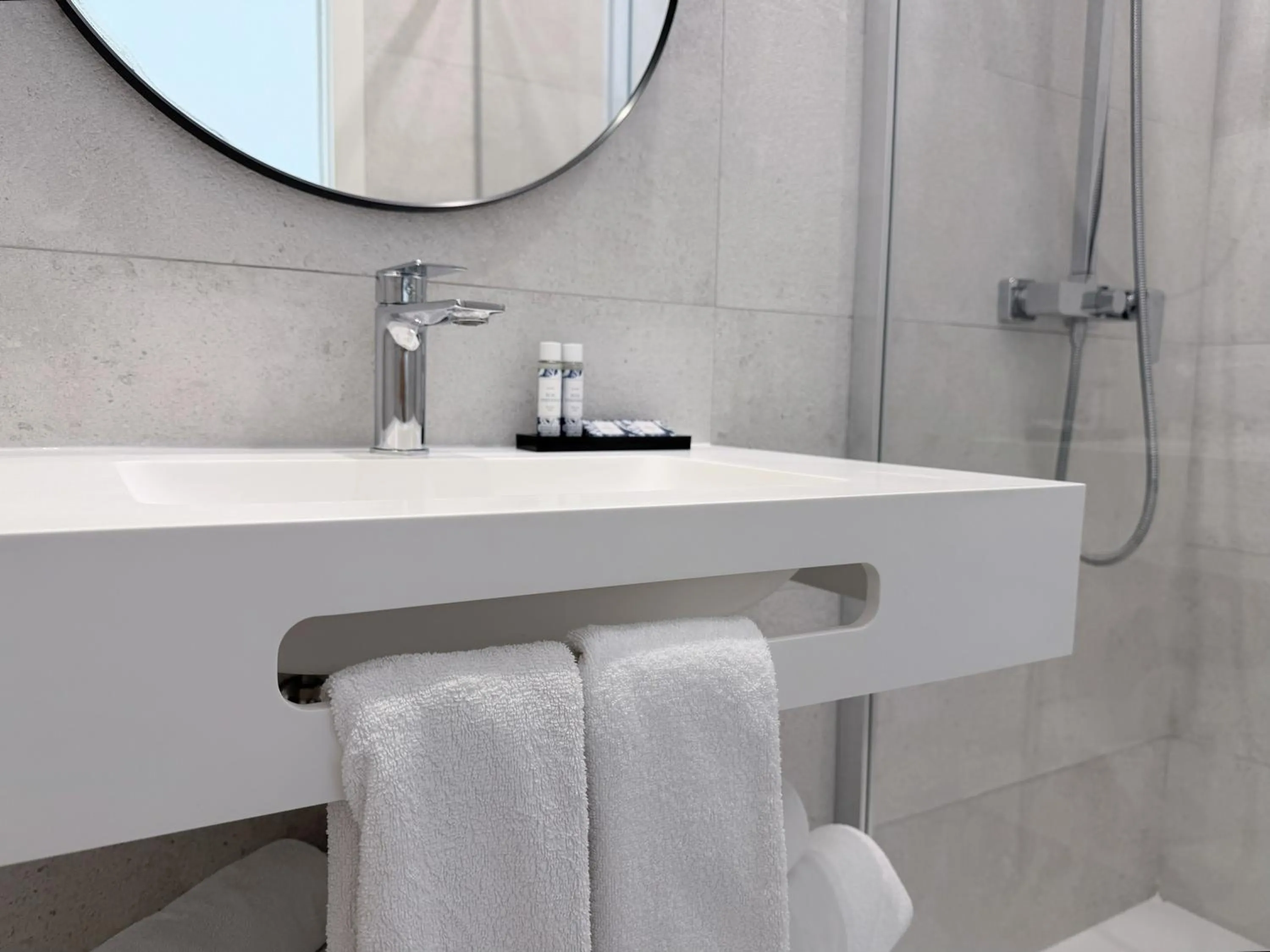 Shower in Hotel Apartamentos Marina Luz