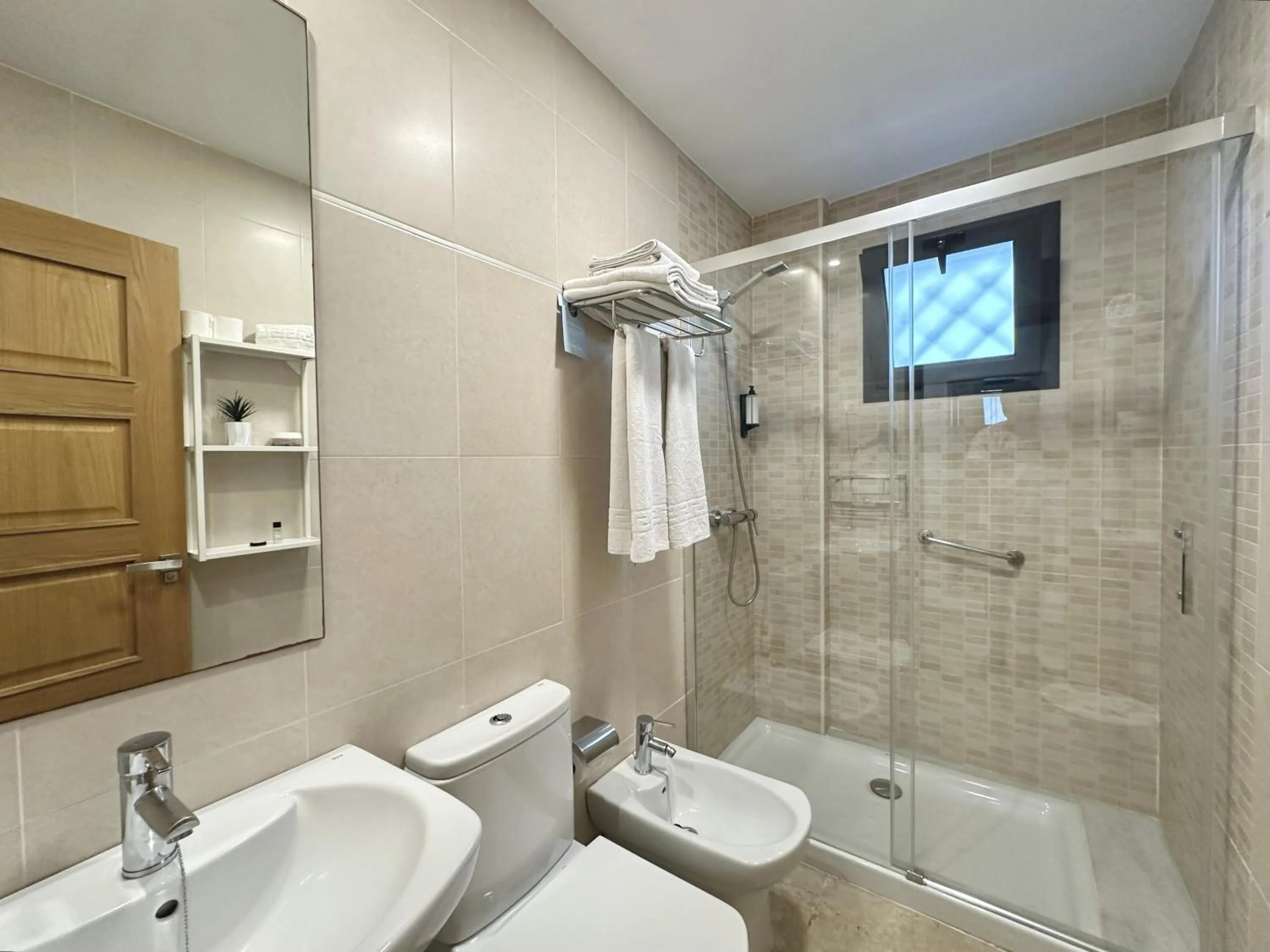 Shower in Hotel Apartamentos Marina Luz