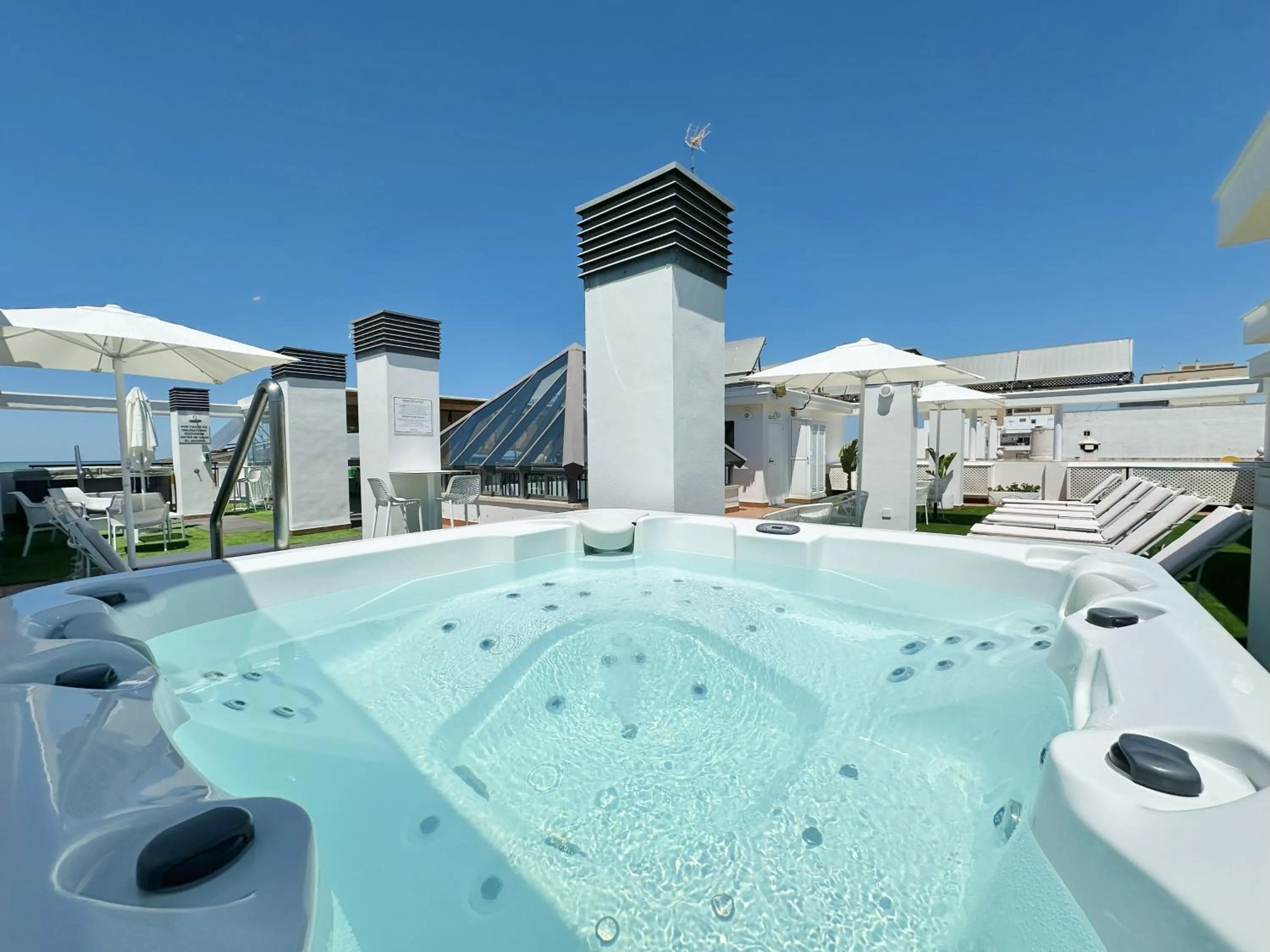 Hot Tub in Hotel Apartamentos Marina Luz