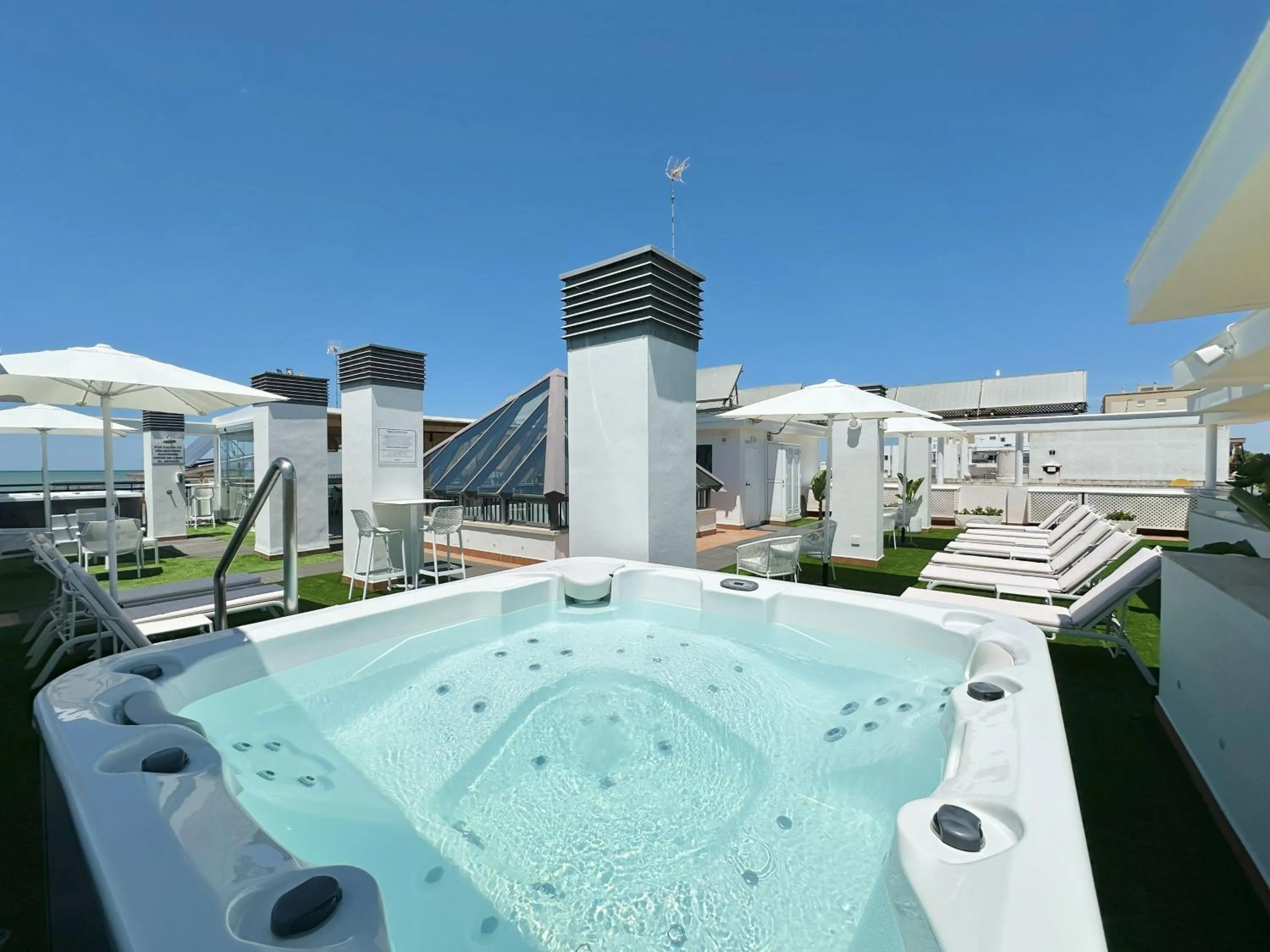 Hot Tub in Hotel Apartamentos Marina Luz