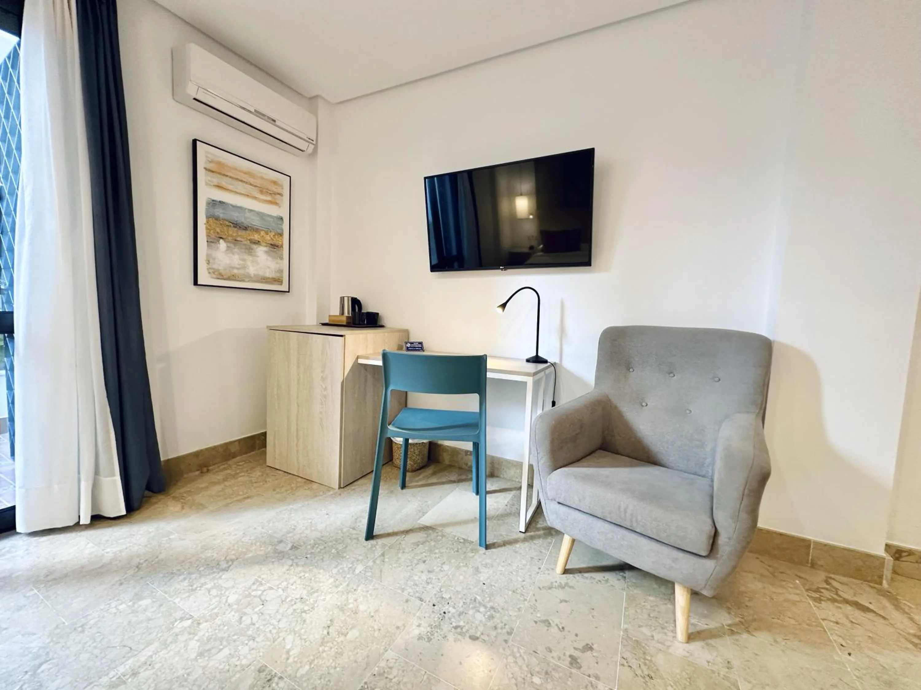 TV and multimedia in Hotel Apartamentos Marina Luz