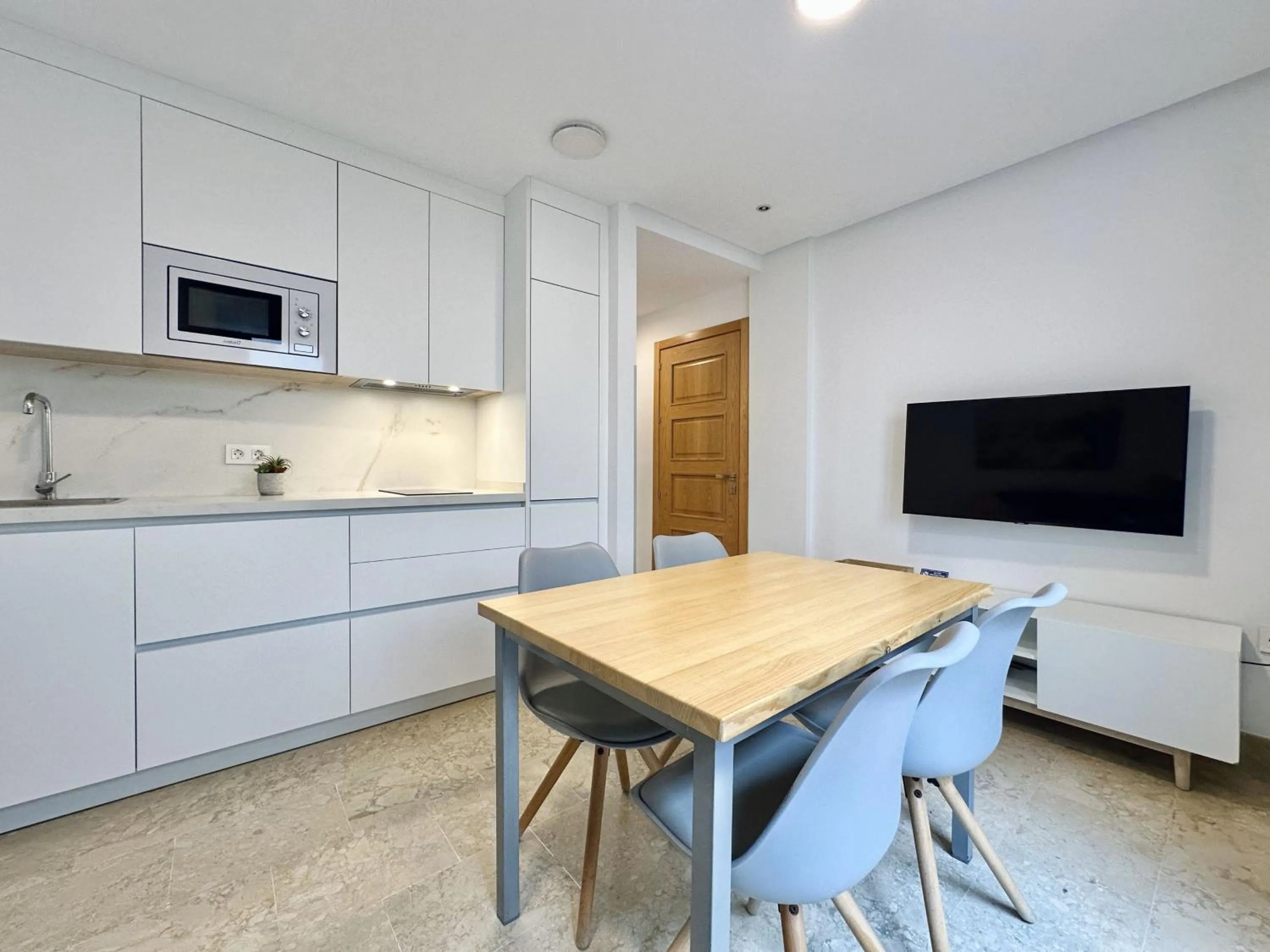 TV and multimedia in Hotel Apartamentos Marina Luz