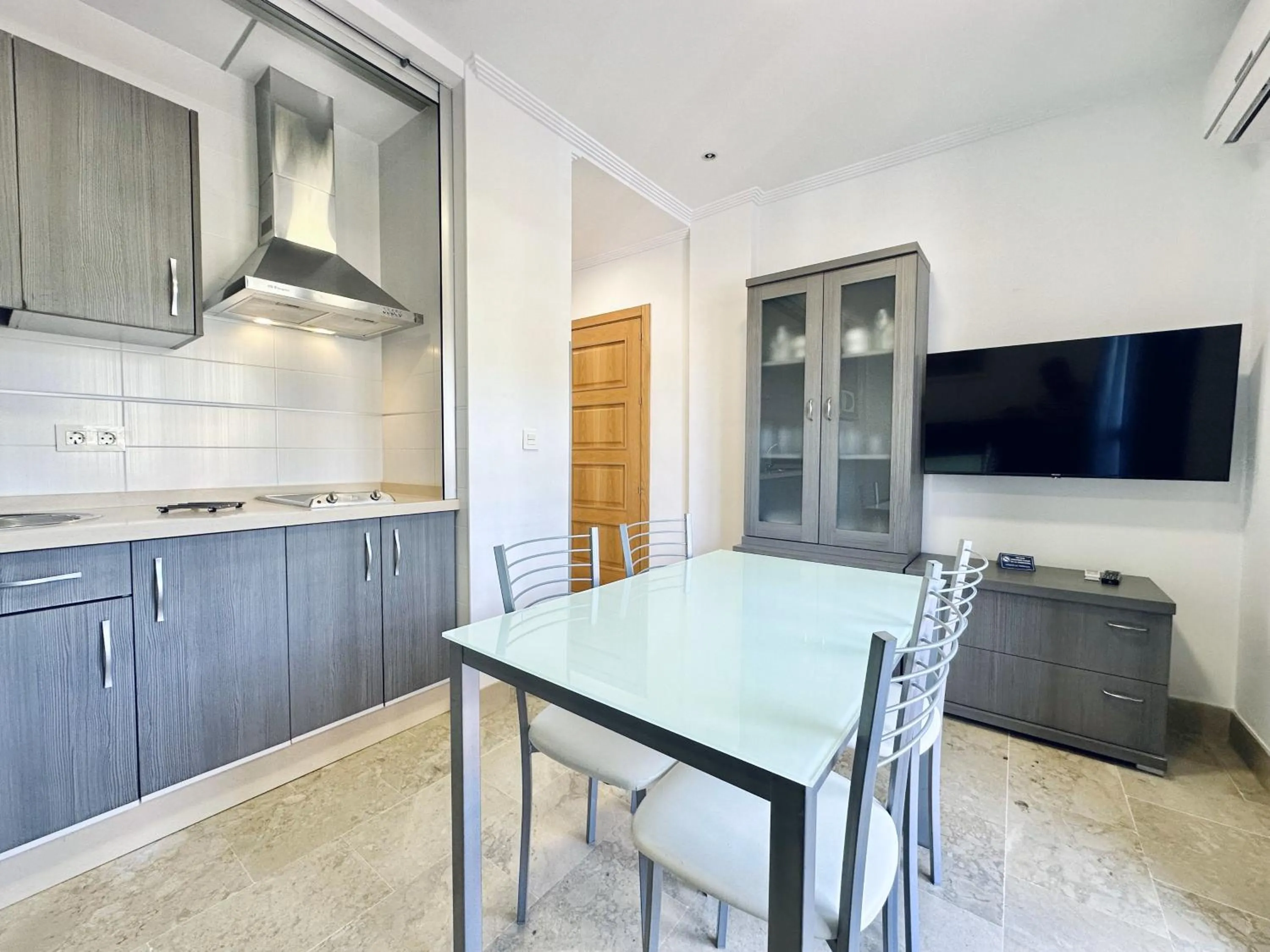 TV and multimedia in Hotel Apartamentos Marina Luz