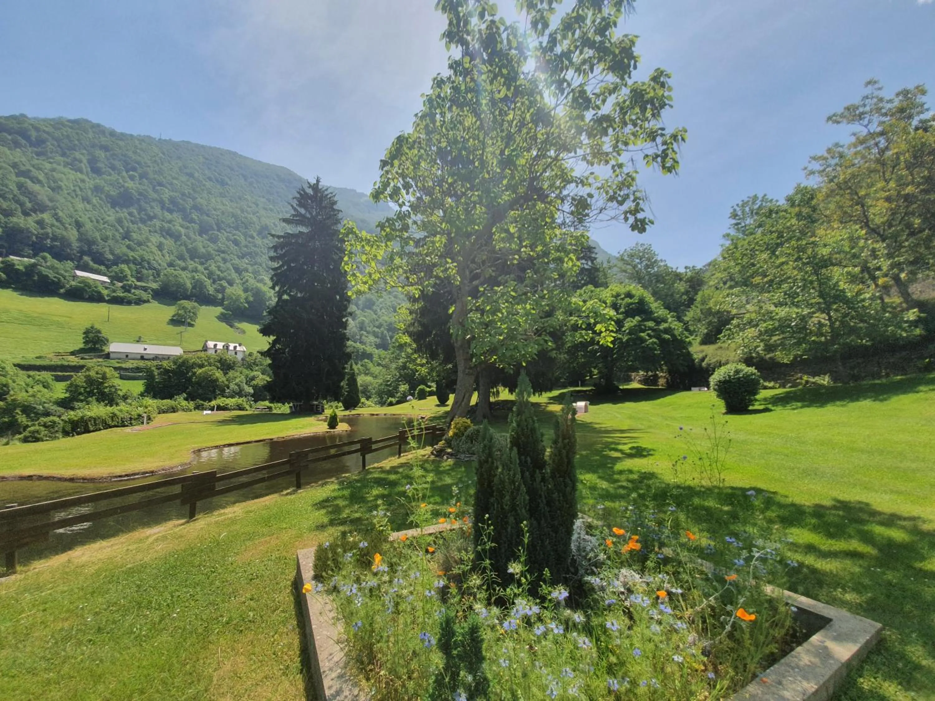 Garden in Appart Le Chili- Quartier thermal- Parc remarquable - Linge fourni