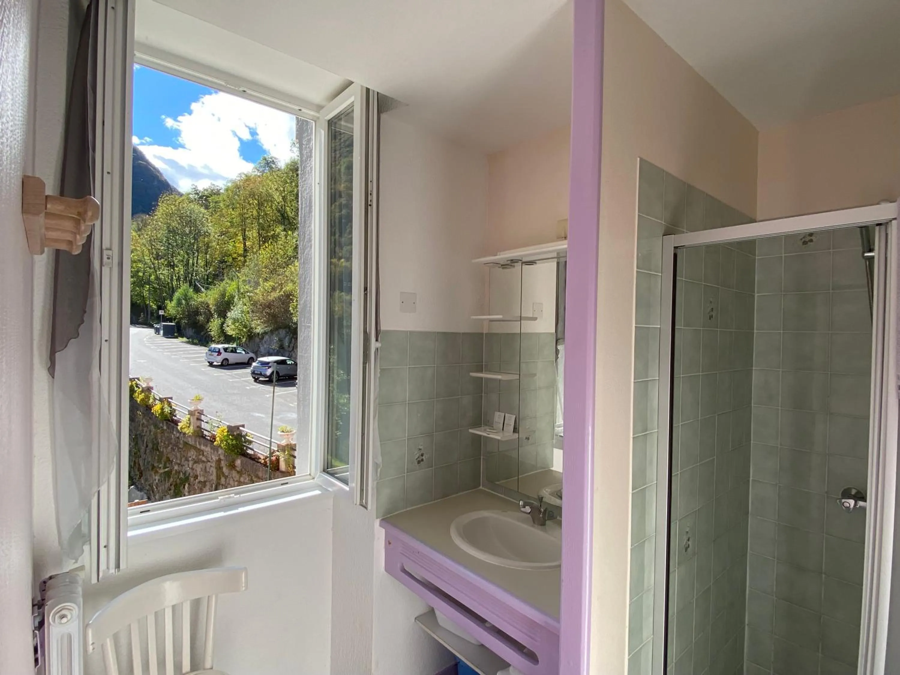 Bathroom in Appart Le Chili- Quartier thermal- Parc remarquable - Linge fourni